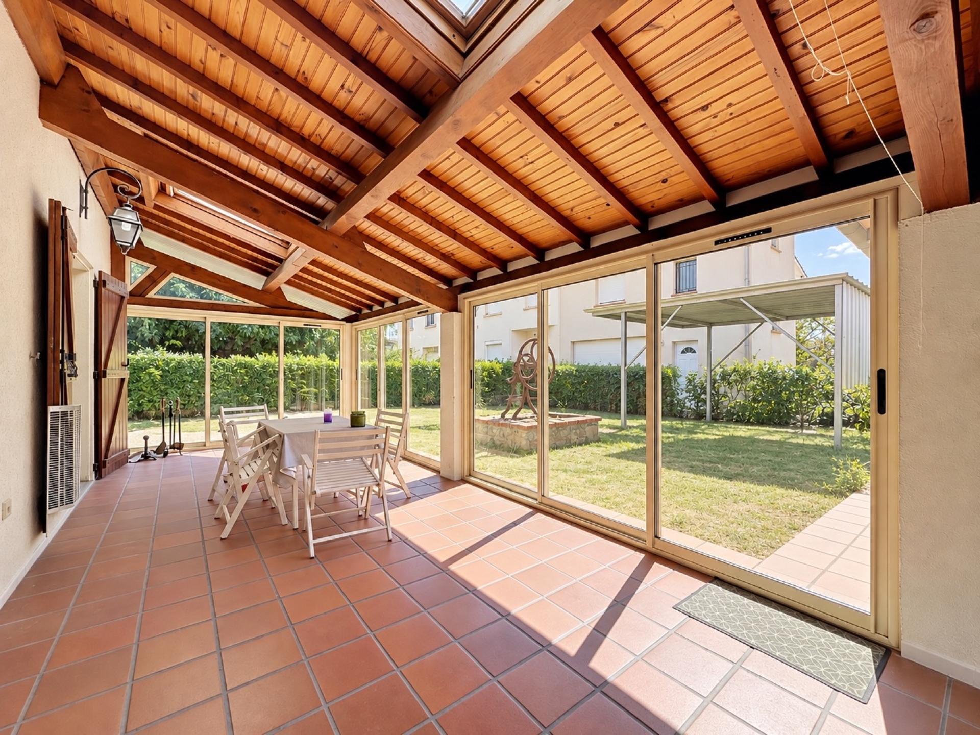 Photo 5 of the listing.