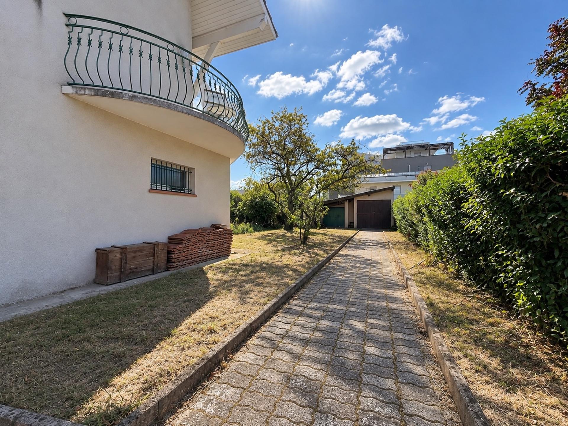 Photo 10 of the listing.