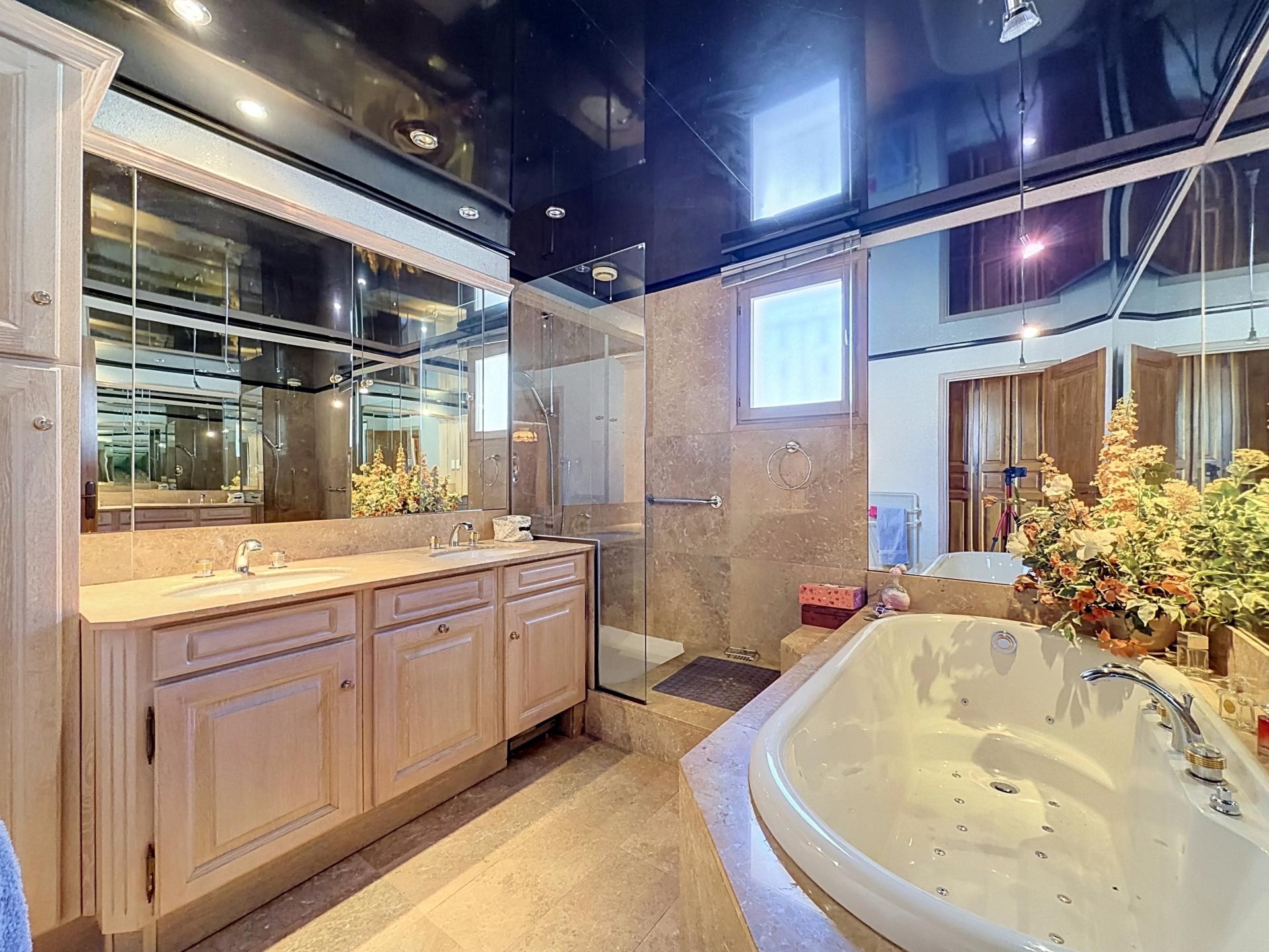 Photo 8 of the listing.