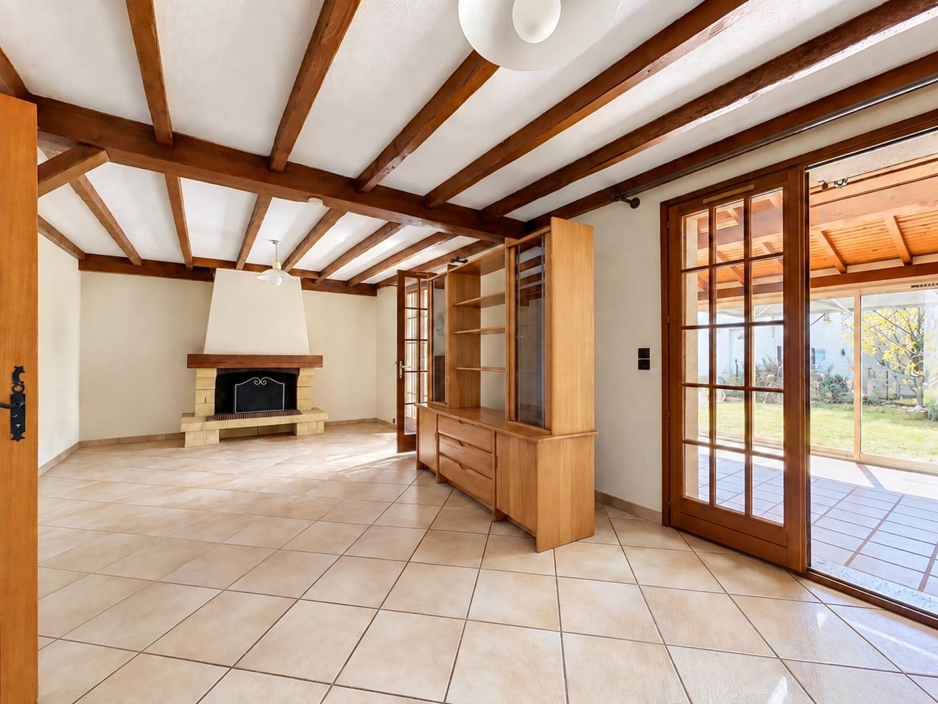 Photo 4 of the listing.