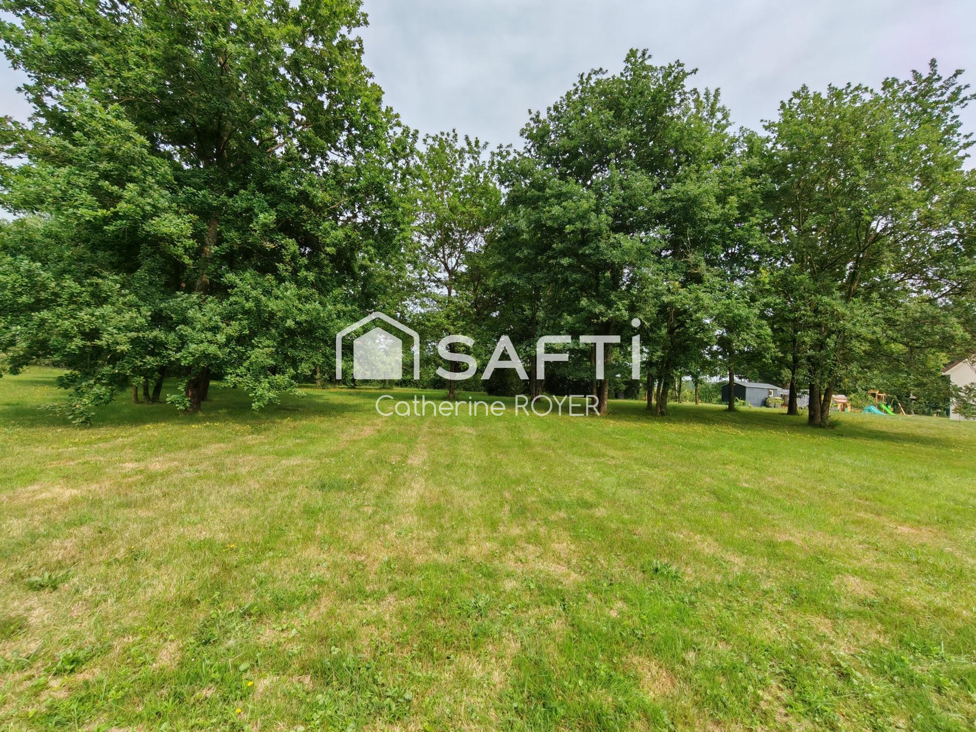 Centre bourg, beau terrain de 1311 m²