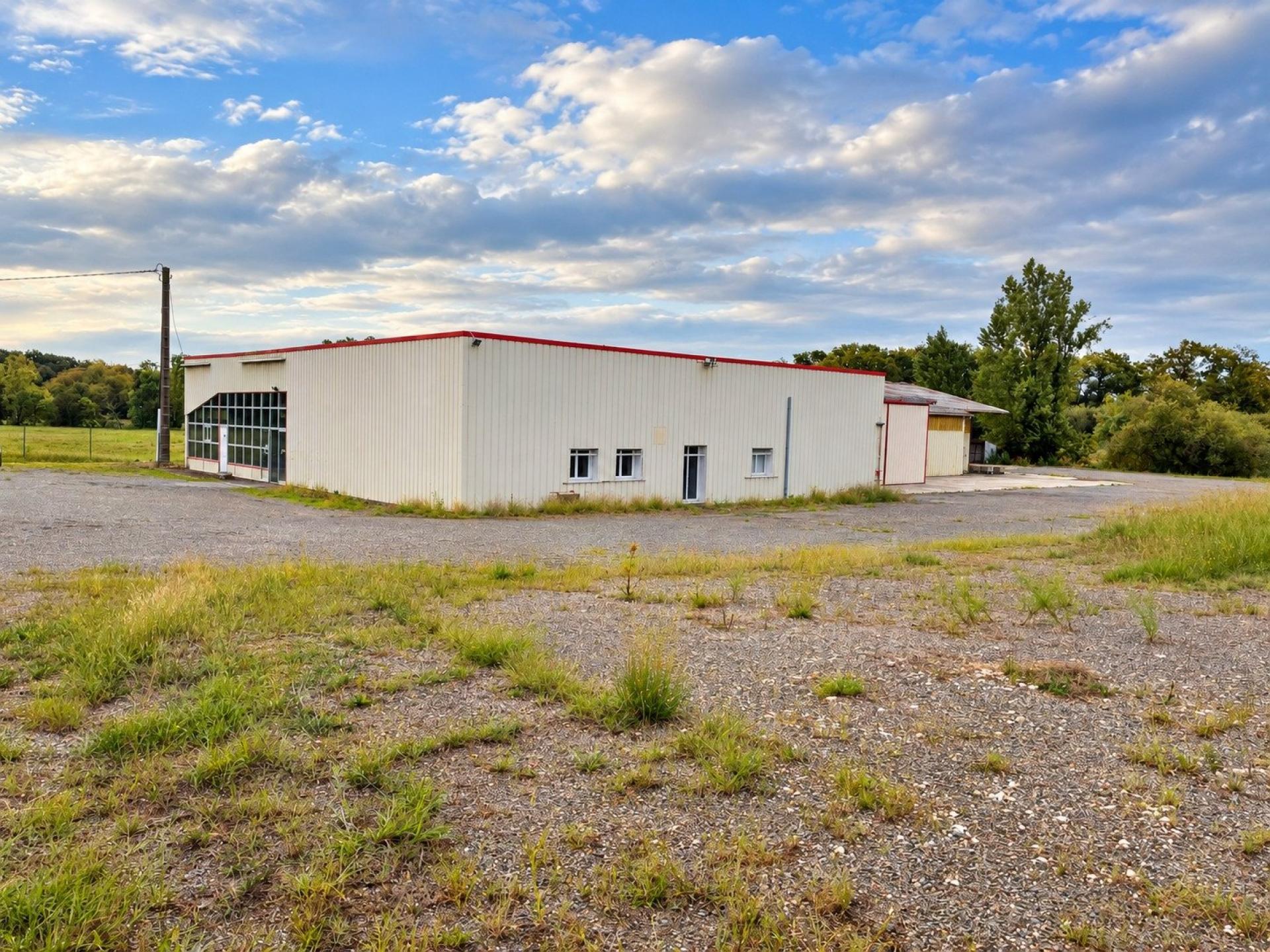 Parking 8 pièces 1100 m² · à Lanne-Soubiran · 1 100 m² · 247 312 €
