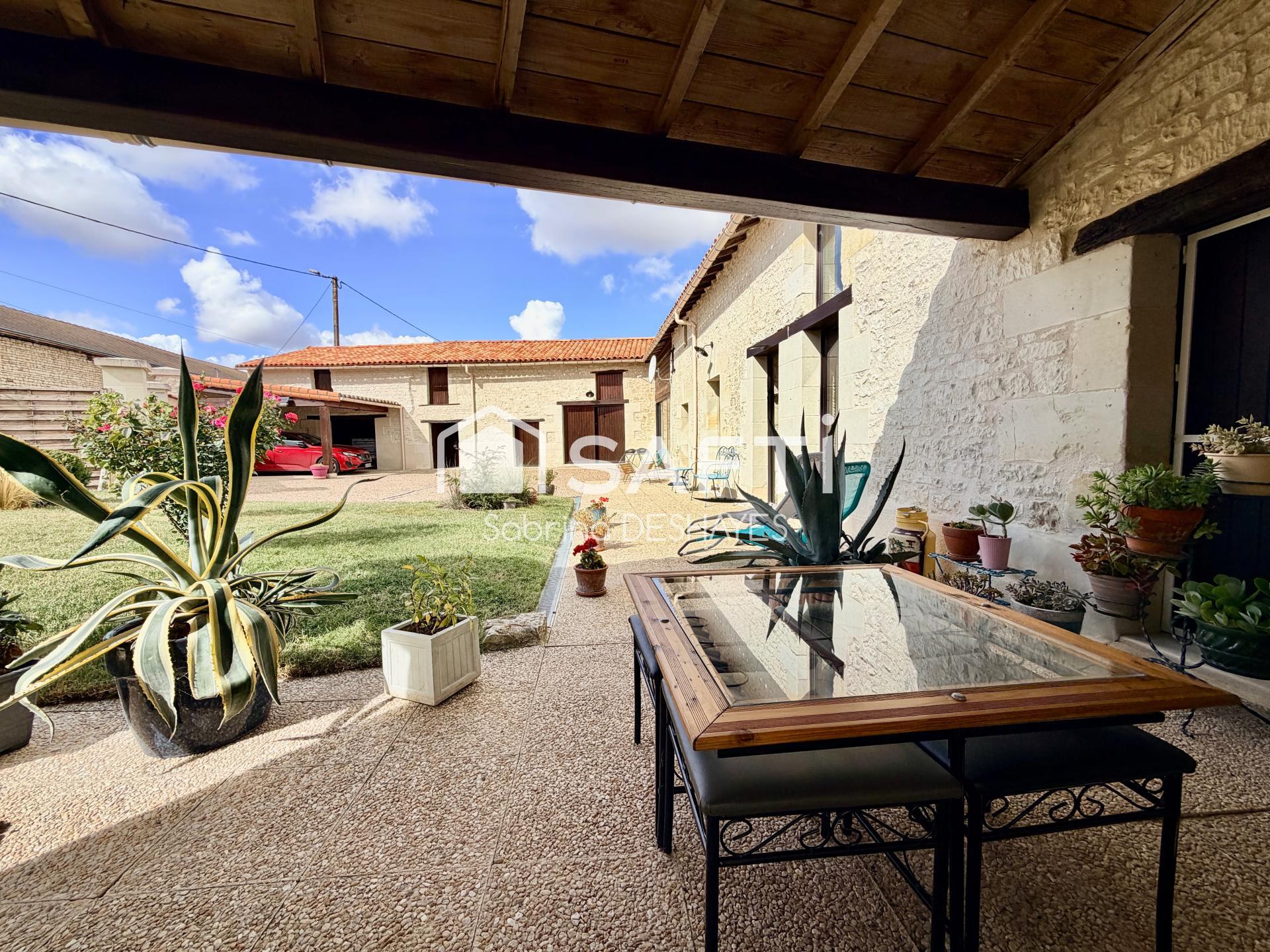Photo SAFTI — Maison 7 pièces, 125 m² à La Roche Rigault 2