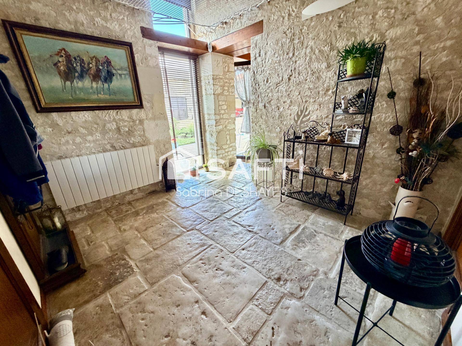 Photo SAFTI — Maison 7 pièces, 125 m² à La Roche Rigault 3