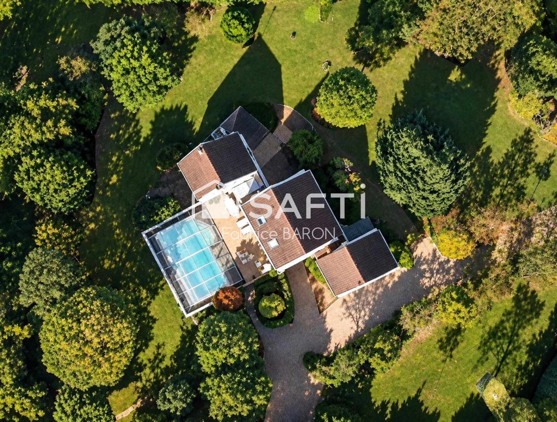 Photo SAFTI — Maison 7 pièces, 219 m² à Saint Georges Les Baillargeaux