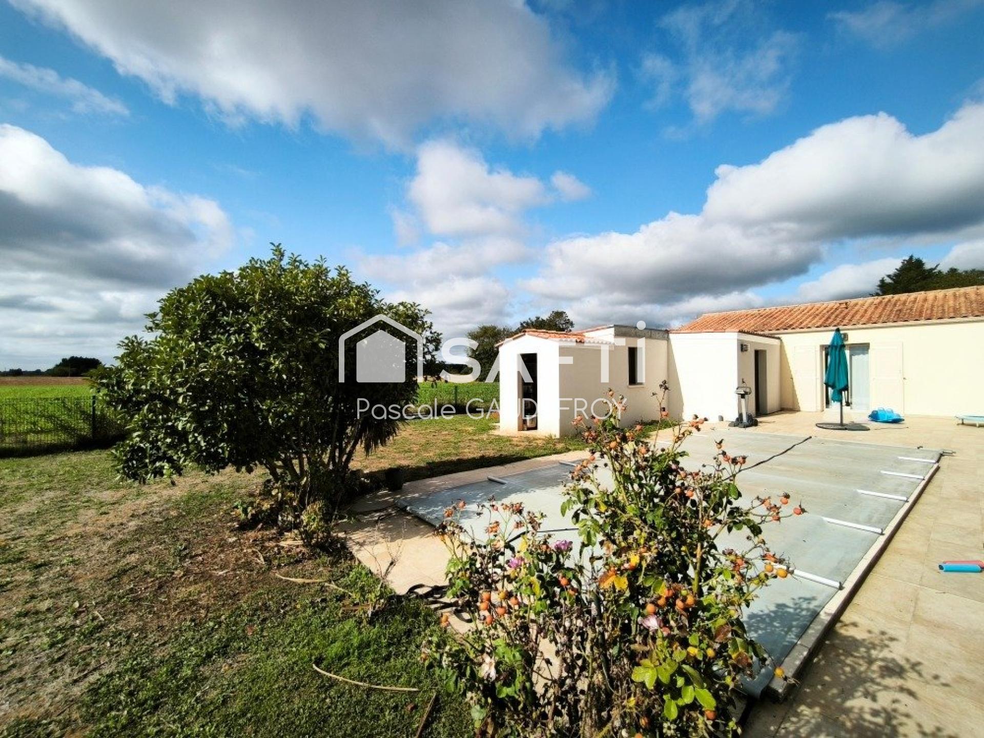 Photo SAFTI — Maison 7 pièces, 202 m² à Rioux 3