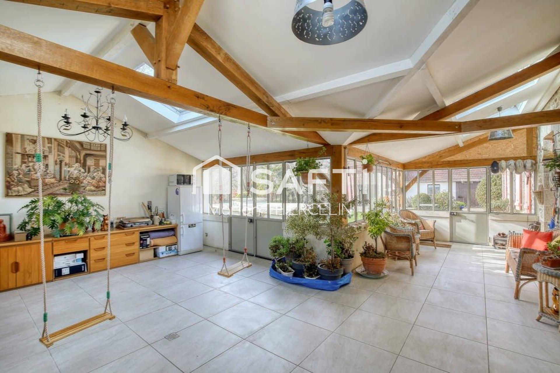 Superbe longère de 205m² habitables environ avec piscine et jardin soigné