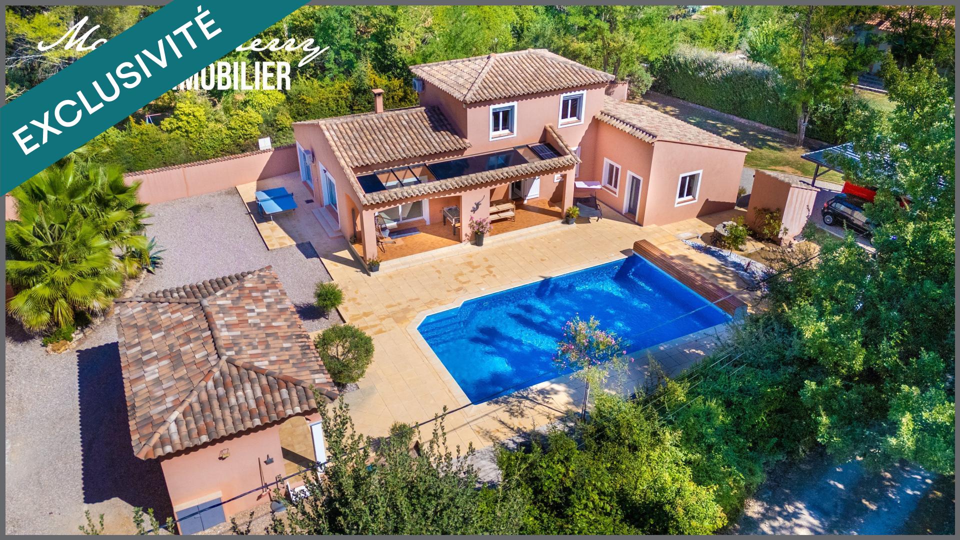 Villa 135 m2 habitable - 4 chambres et 3 pièces d'eau - garage de près de 50 m2 - double abri voiture hauteur camping-car - piscine 6*12 et pool house - terrain plat de 1650 m2 sans vis-à-vis - forage