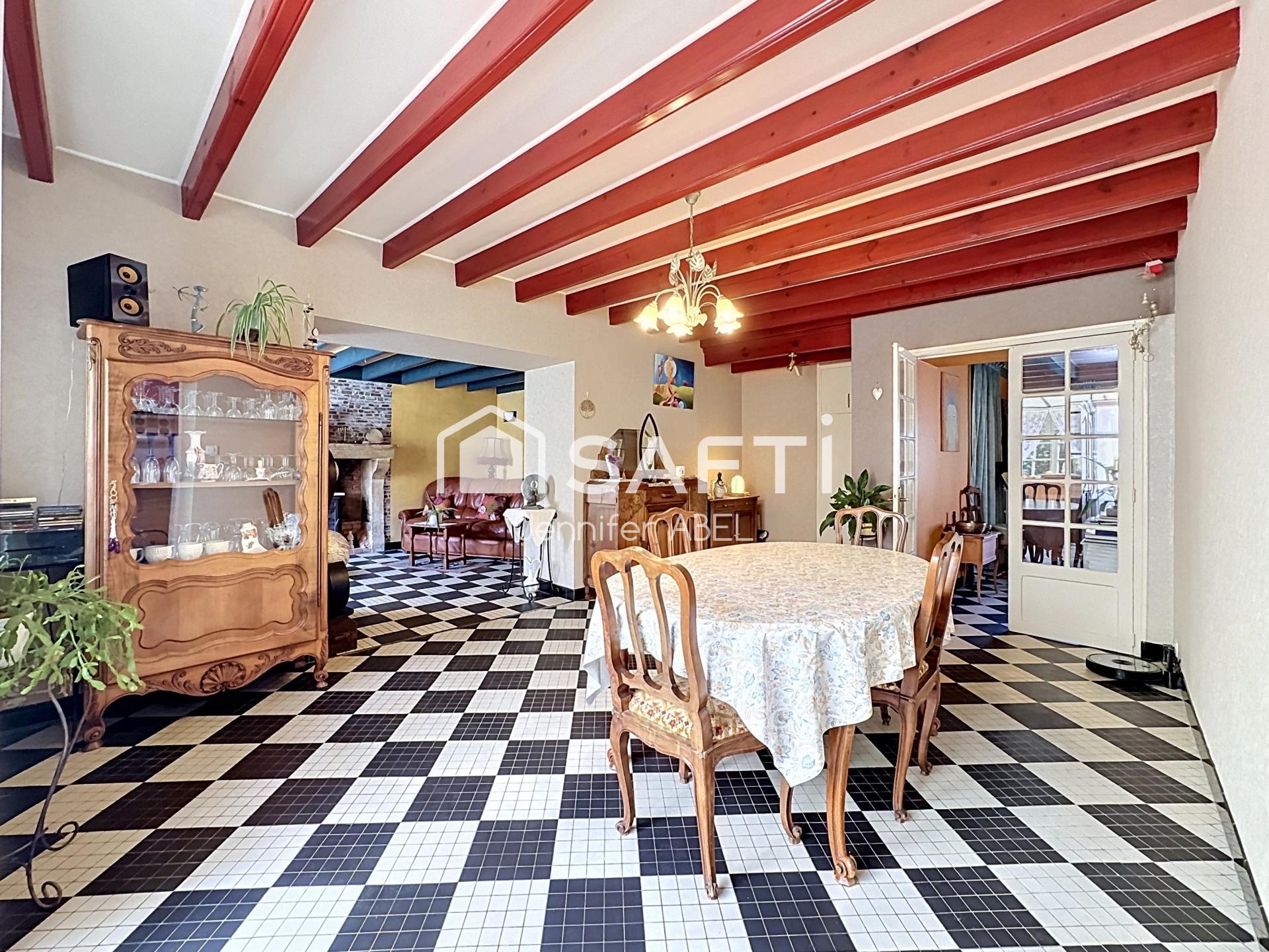 Photo SAFTI — Maison 10 pièces, 225 m² à Saint Loup Lamaire
