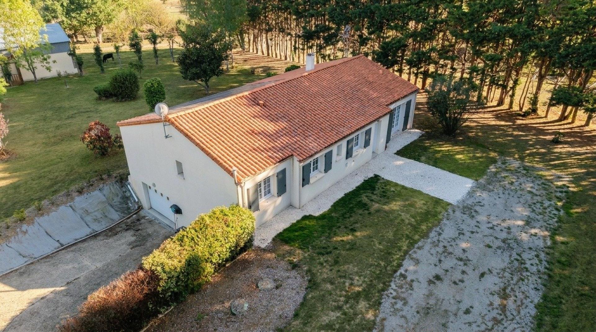 Photo SAFTI — Maison 6 pièces, 137 m² à Aubigny Les Clouzeaux 2