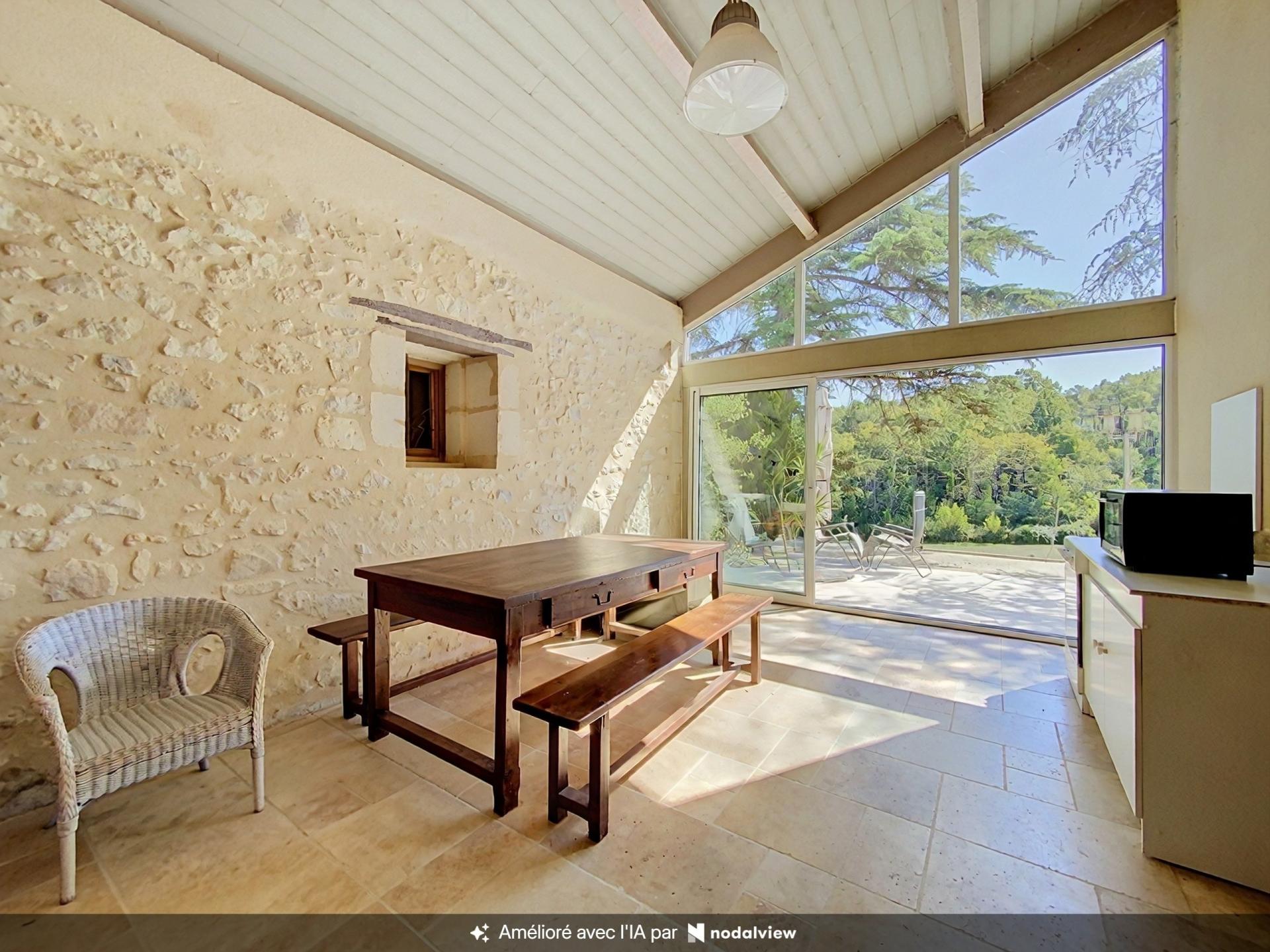 Photo 2 of the listing.
