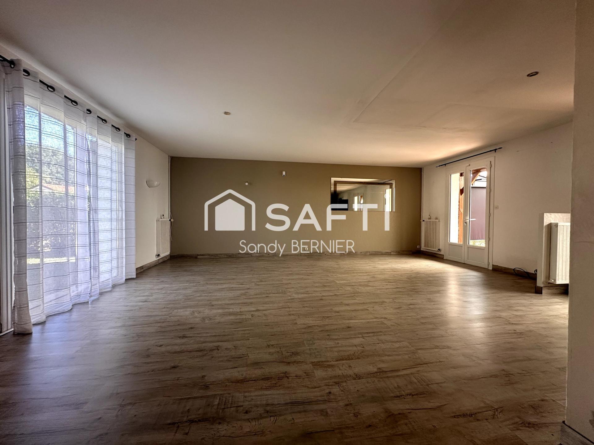 Photo SAFTI — Maison 5 pièces, 129 m² à Fontaine Le Comte 2