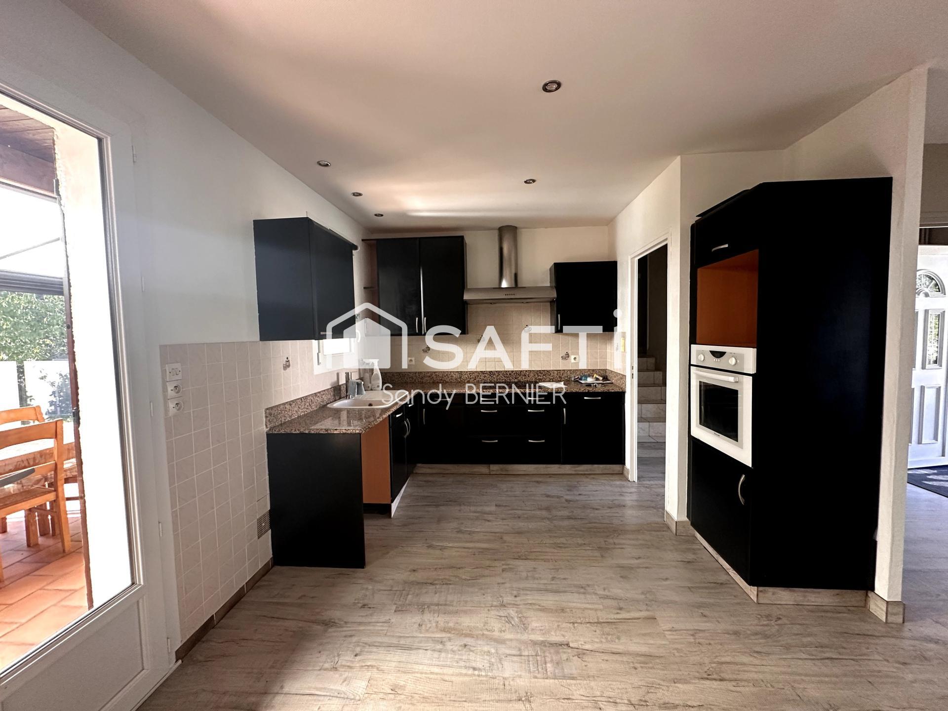 Photo SAFTI — Maison 5 pièces, 129 m² à Fontaine Le Comte 4