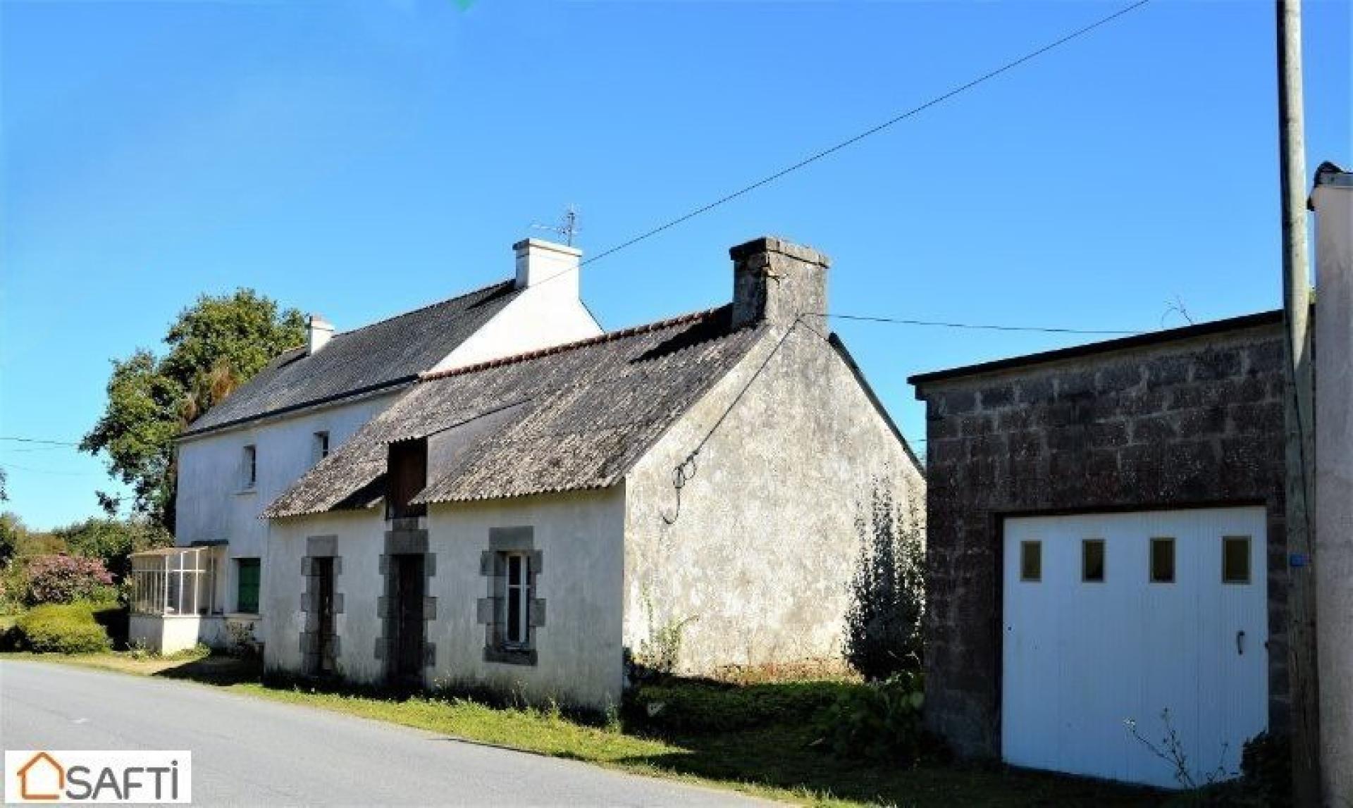 Maison à rénover avec dépendance, garage et terrain de 1 100 m².