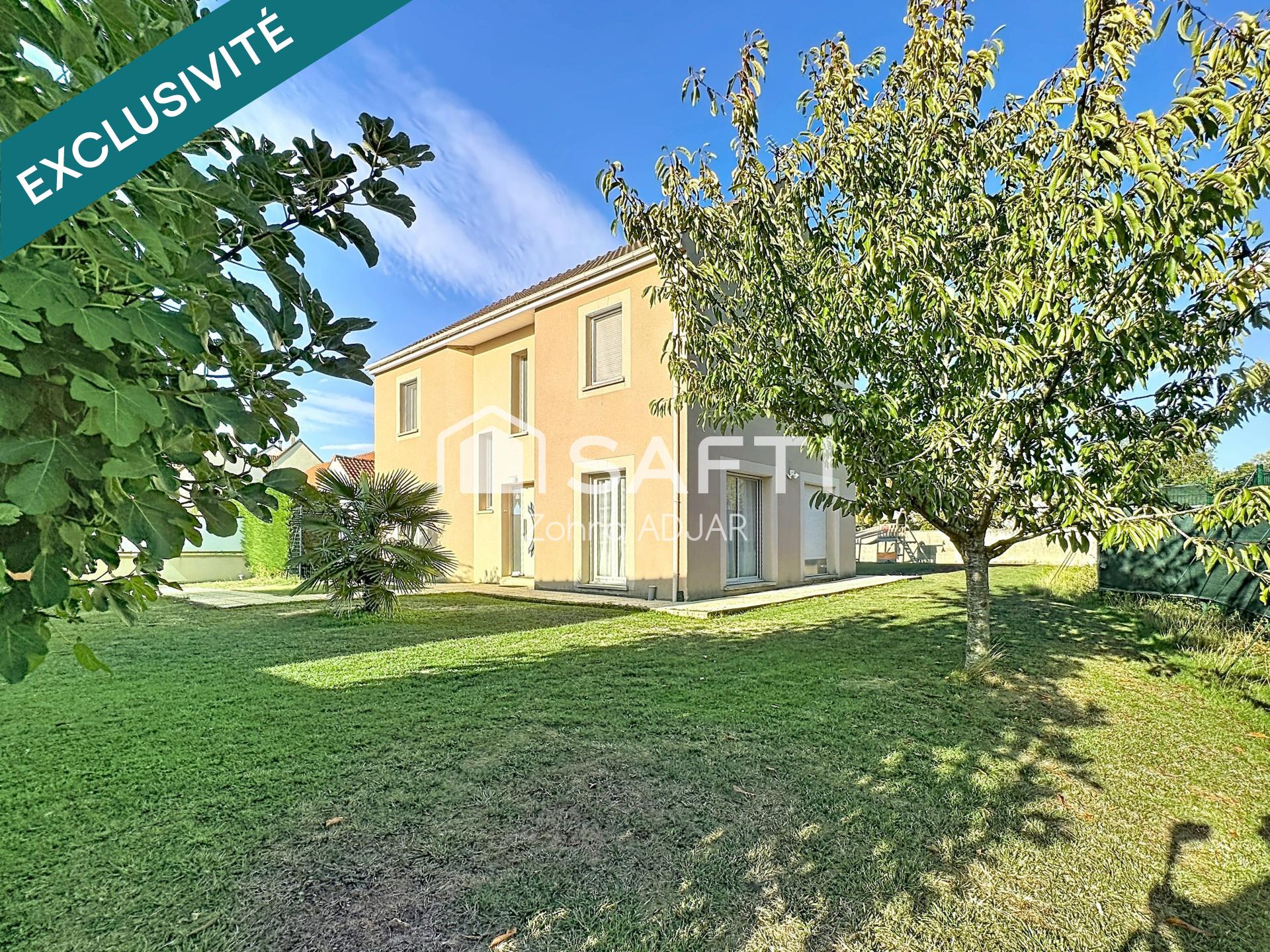 MAISON INDIVIDUELLE – 140 M² UTILES – 4 CHAMBRES – TERRAIN 900 M² – GRAND GARAGE 43 M²