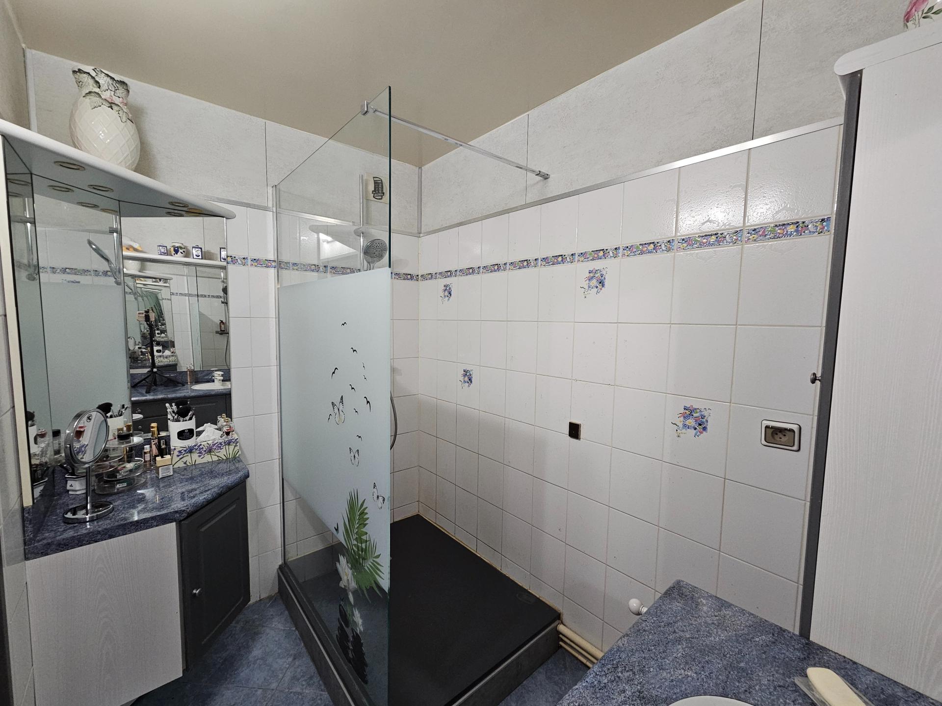 Appartement lumineux 2 chambres, grand balcon et box fermé