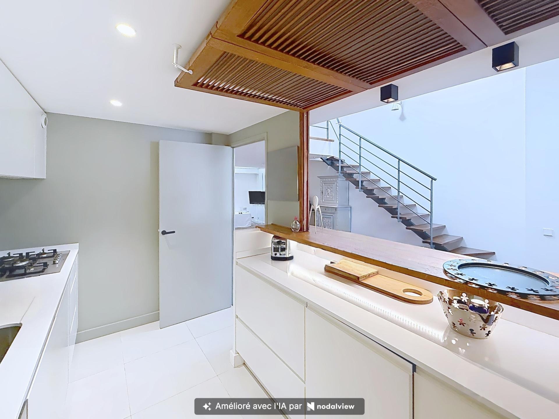 Photo 7 of the listing.