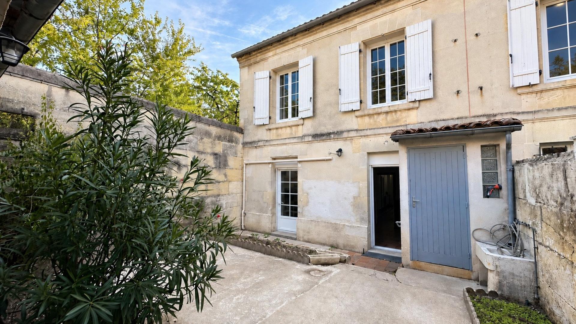 Maison 6 pièces 176 m² · à Cognac · 176 m² · 215 000 €