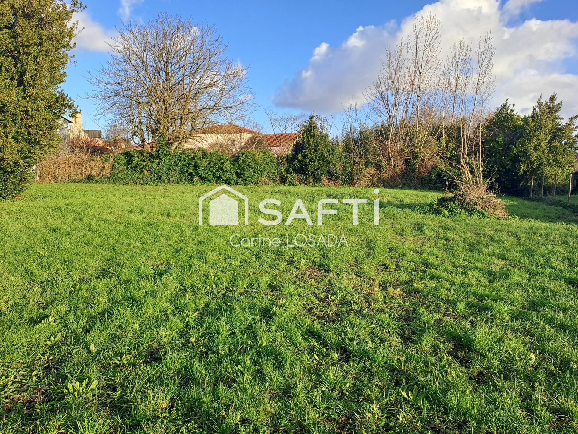 Terrain constructible et viabilisé en plein centre bourg