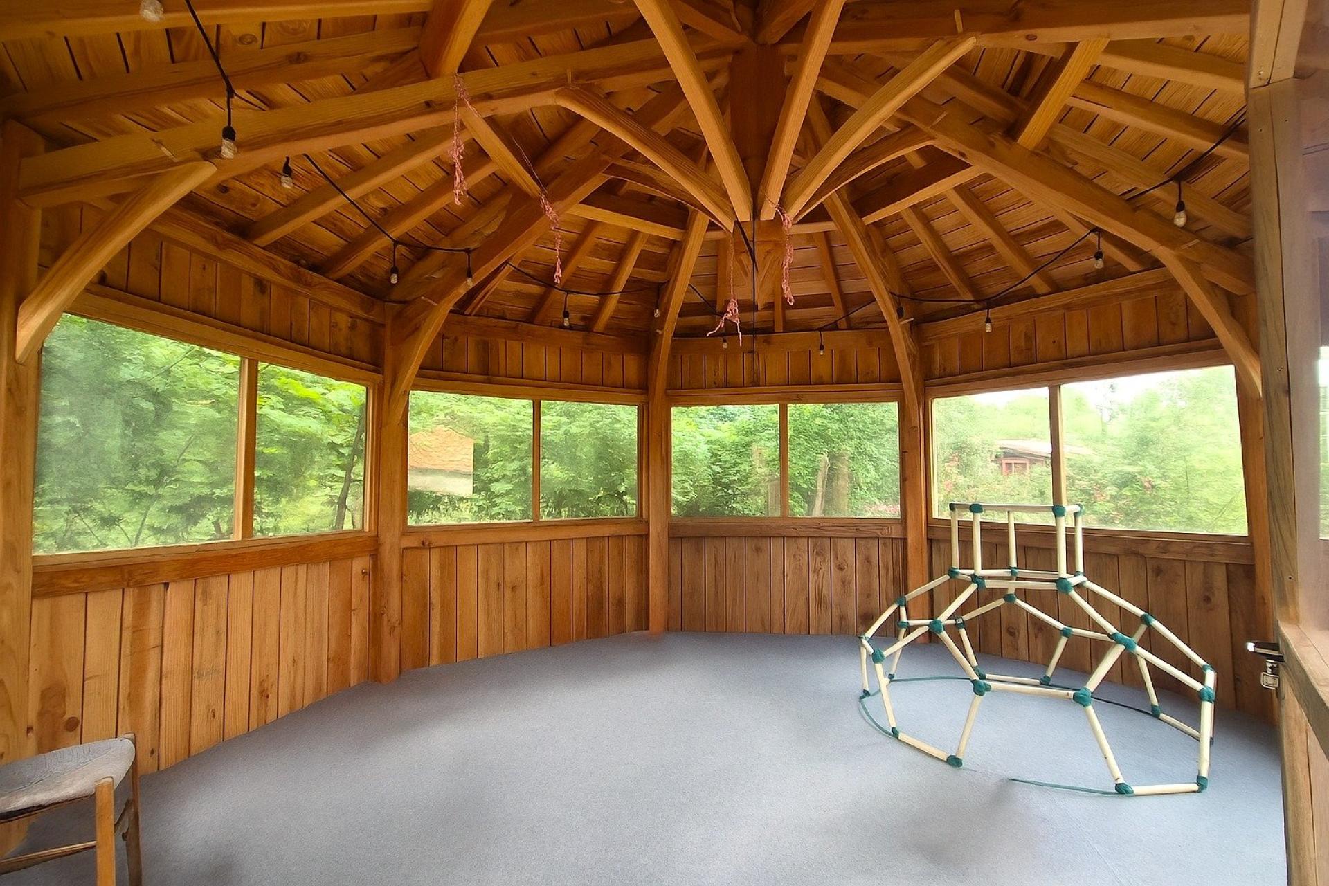 Photo 6 of the listing.