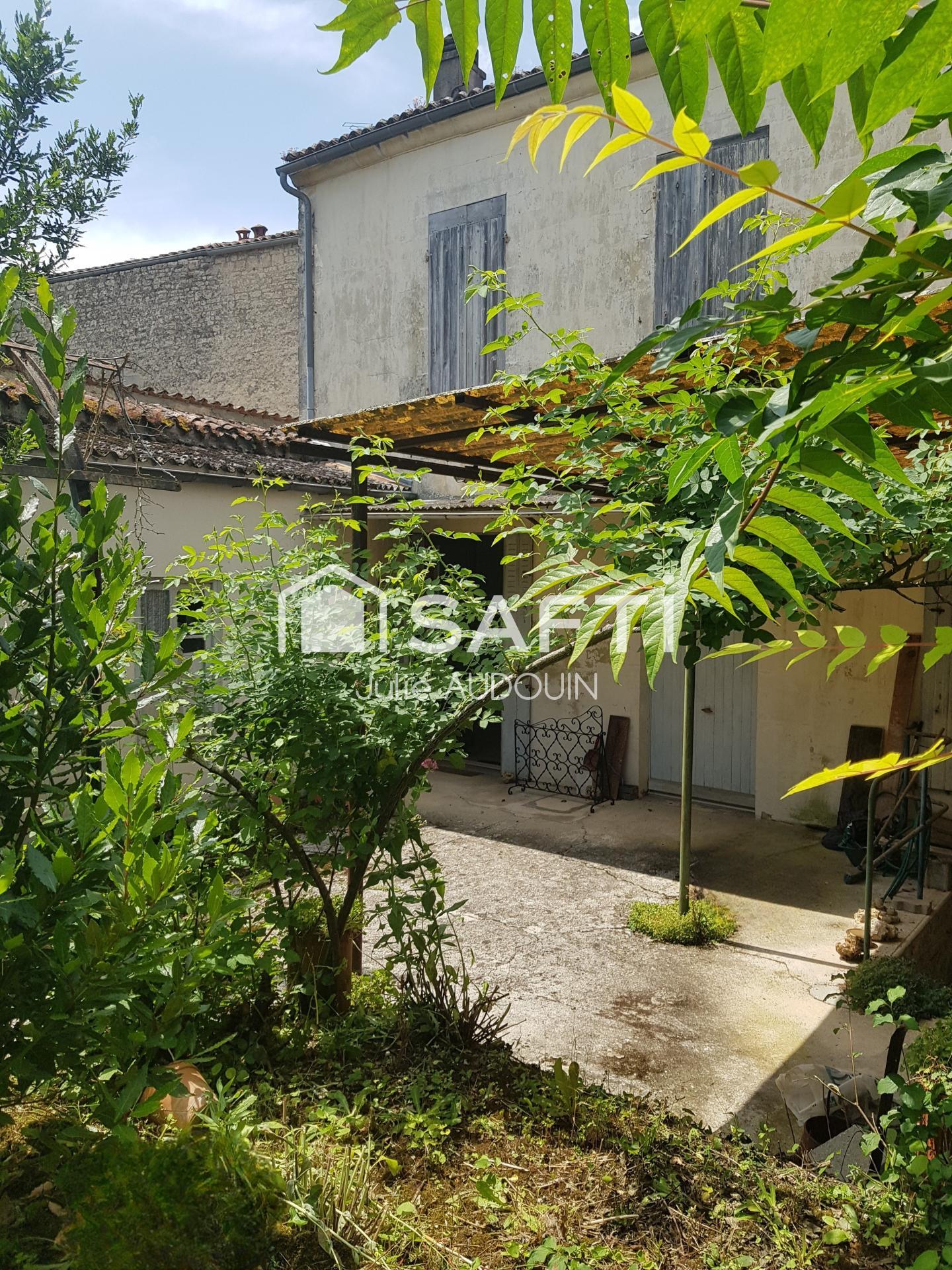 Maison 8 pièces 203 m² · à Matha · 203 m² · 118 000 €