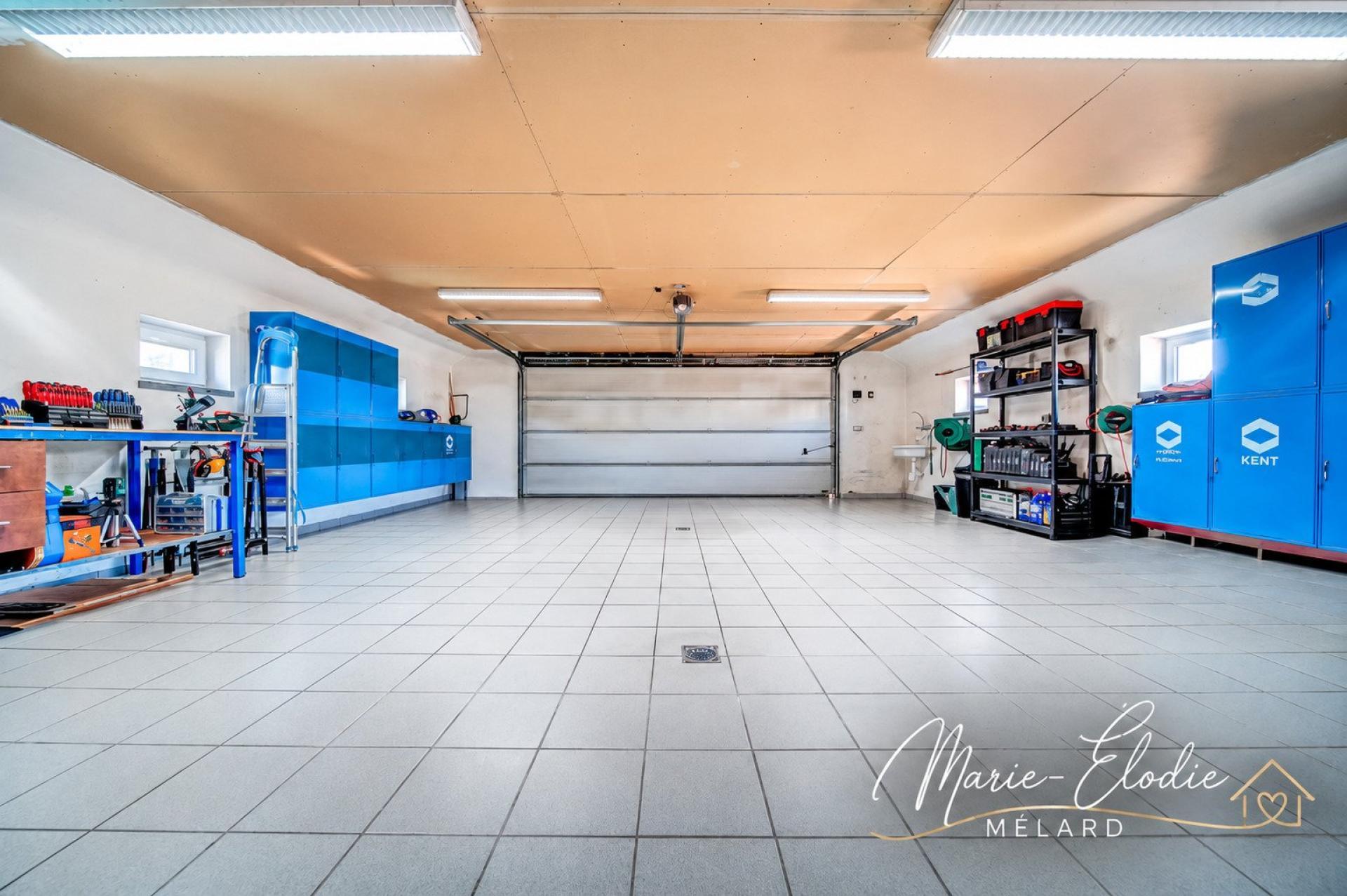 MAISON D’ARCHITECTE – 217 m² – 5 CHAMBRES –1BUREAU – PISCINE CHAUFFÉE – 16,16 ARES