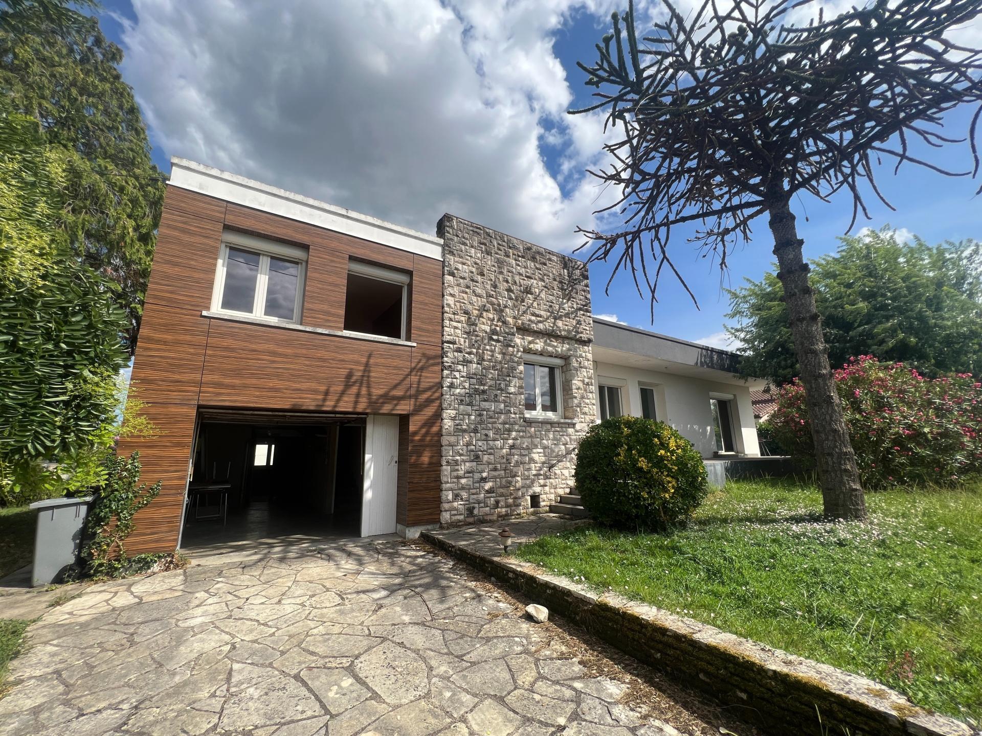 Maison 6 pièces 189 m² · à Villeneuve-sur-Lot · 189 m² · 149 000 €