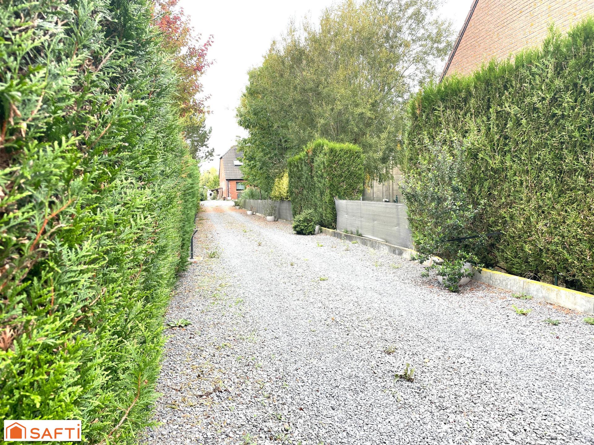 Maison individuelle de 116 m² – 3 chambres, bureau, jardin et piscine