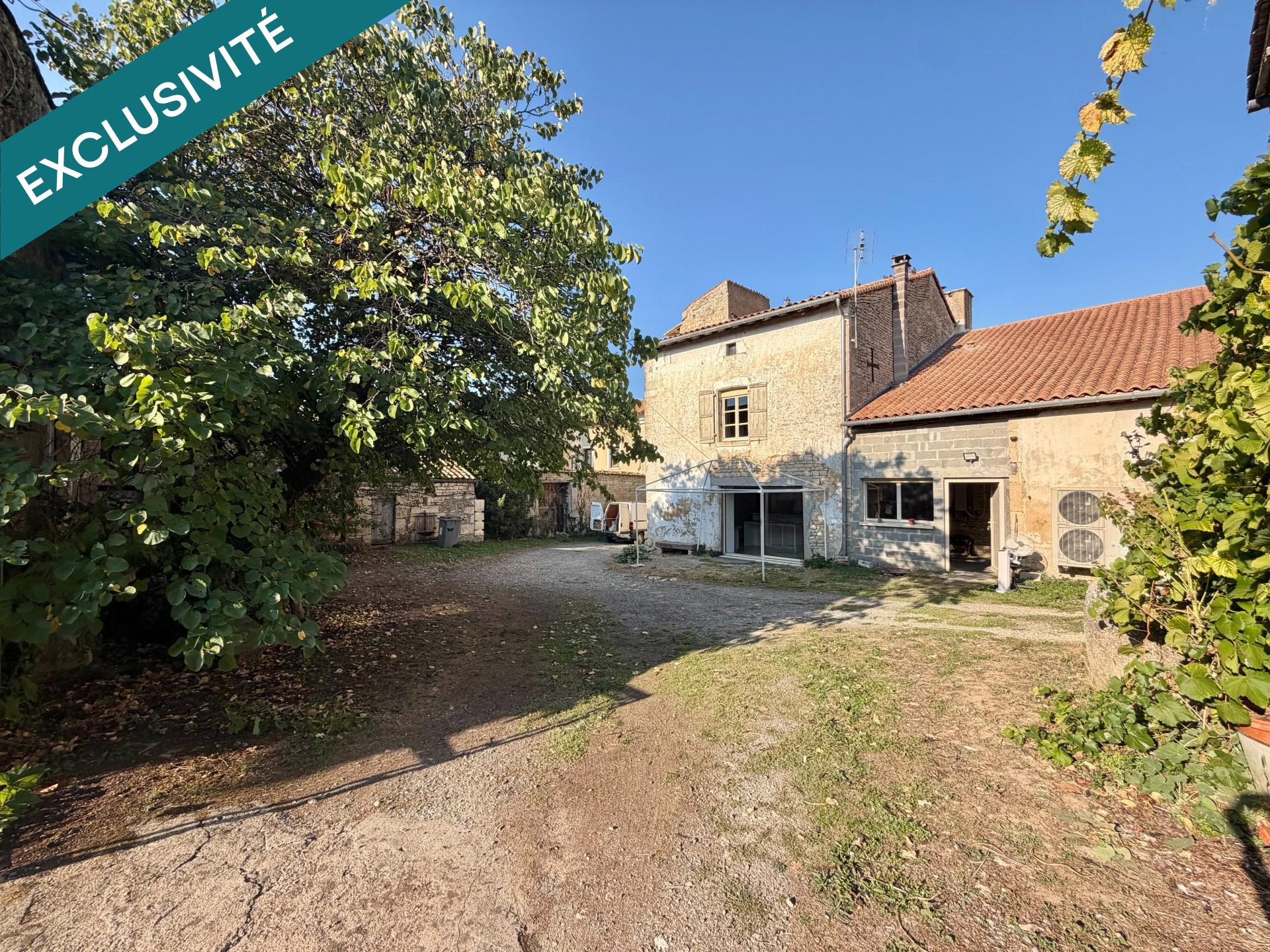 MAISON EN PIERRE 5 CHAMBRES DONT UNE SUITE PARENTALE + DÉPENDANCES ET JARDIN A PERIGNE