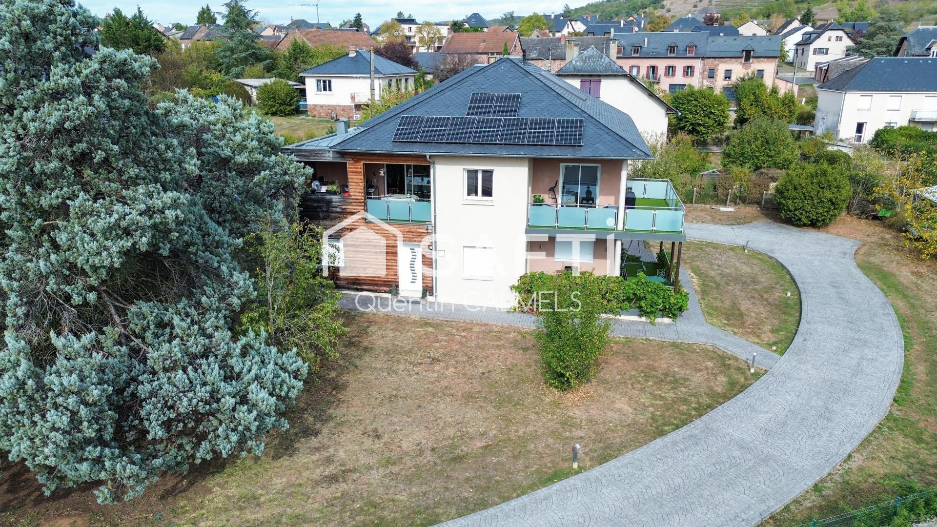 Maison 6 pièces 222 m² · à Saint-Christophe-Vallon · 222 m² · 389 000 €