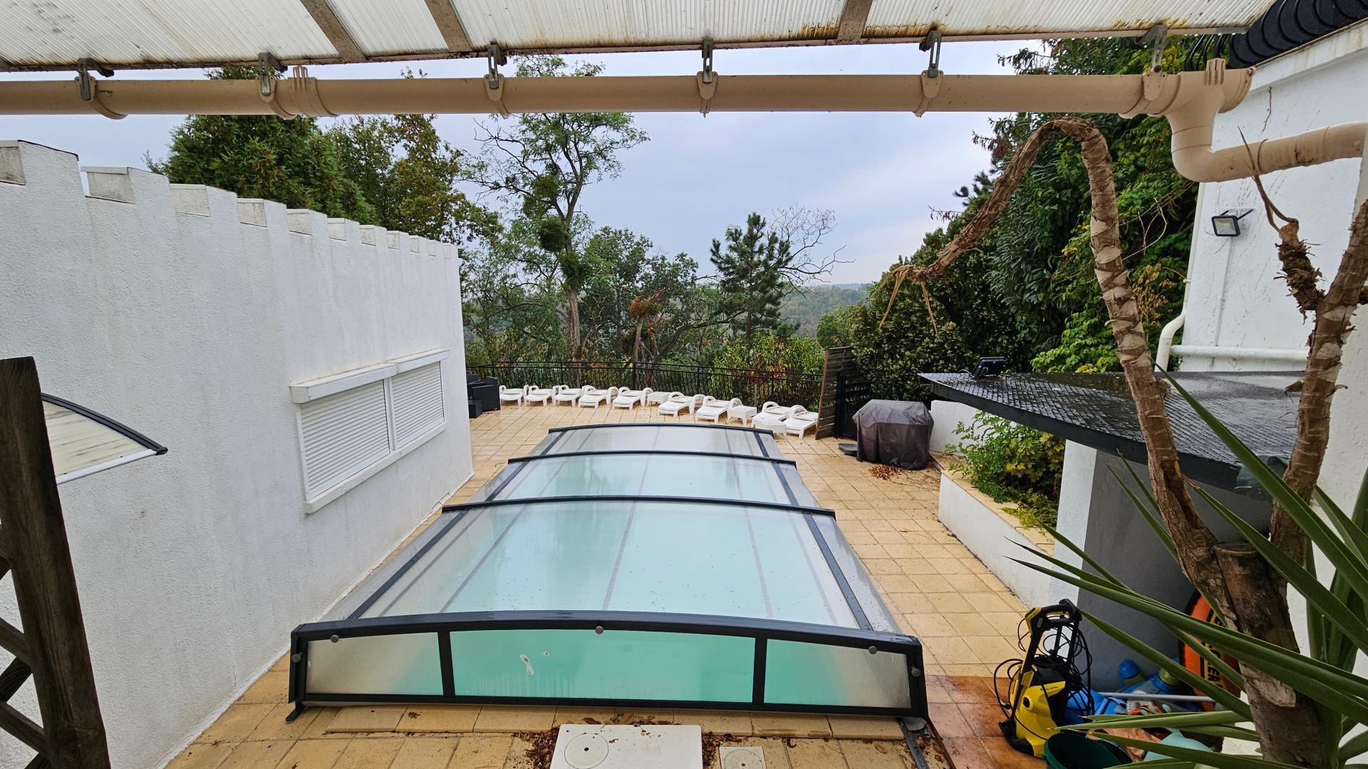 Photo 5 of the listing.