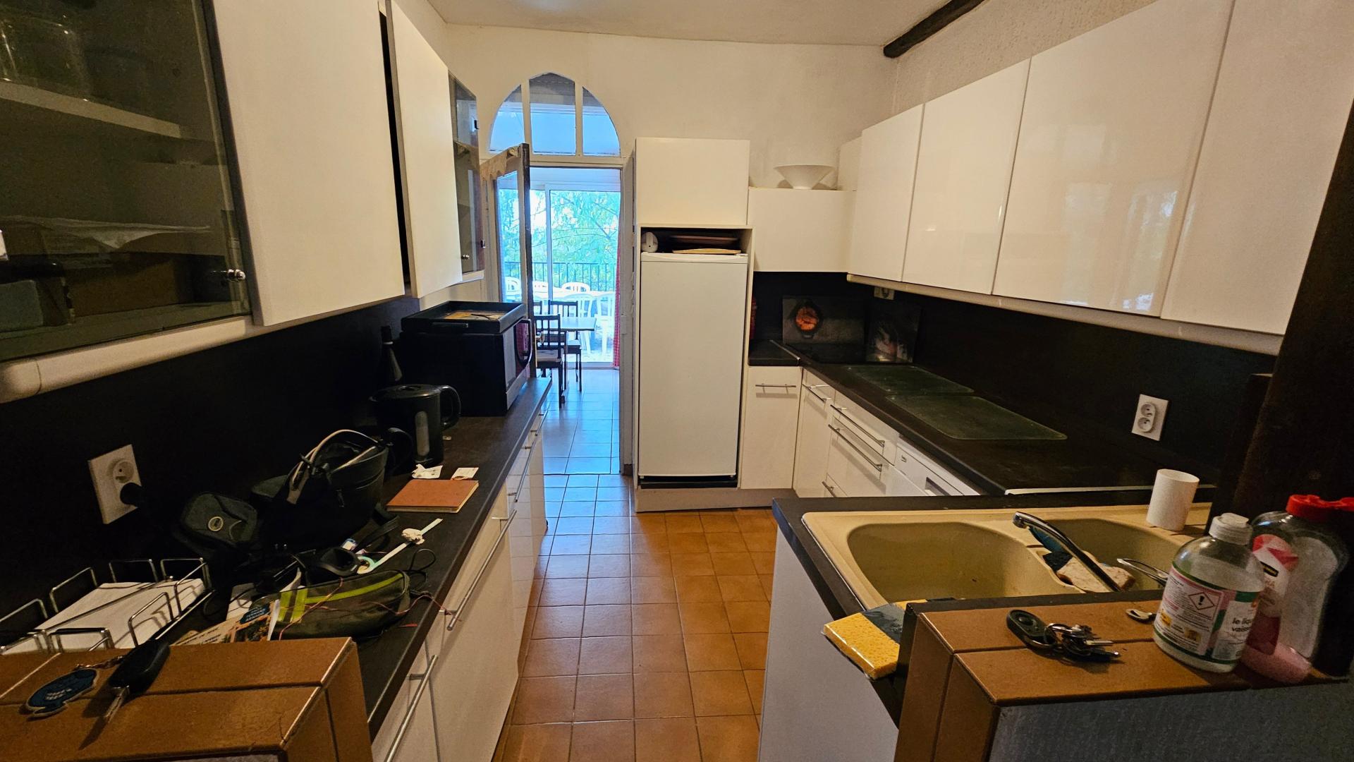 Photo 11 of the listing.