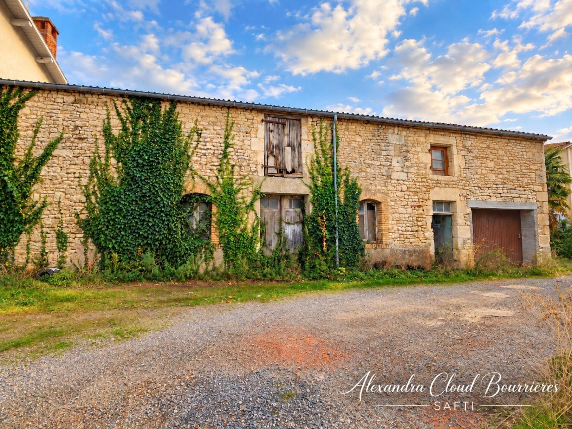 Appartement 1 pièce 130 m² · à Fontenay-le-Comte · 130 m² · 78 750 €