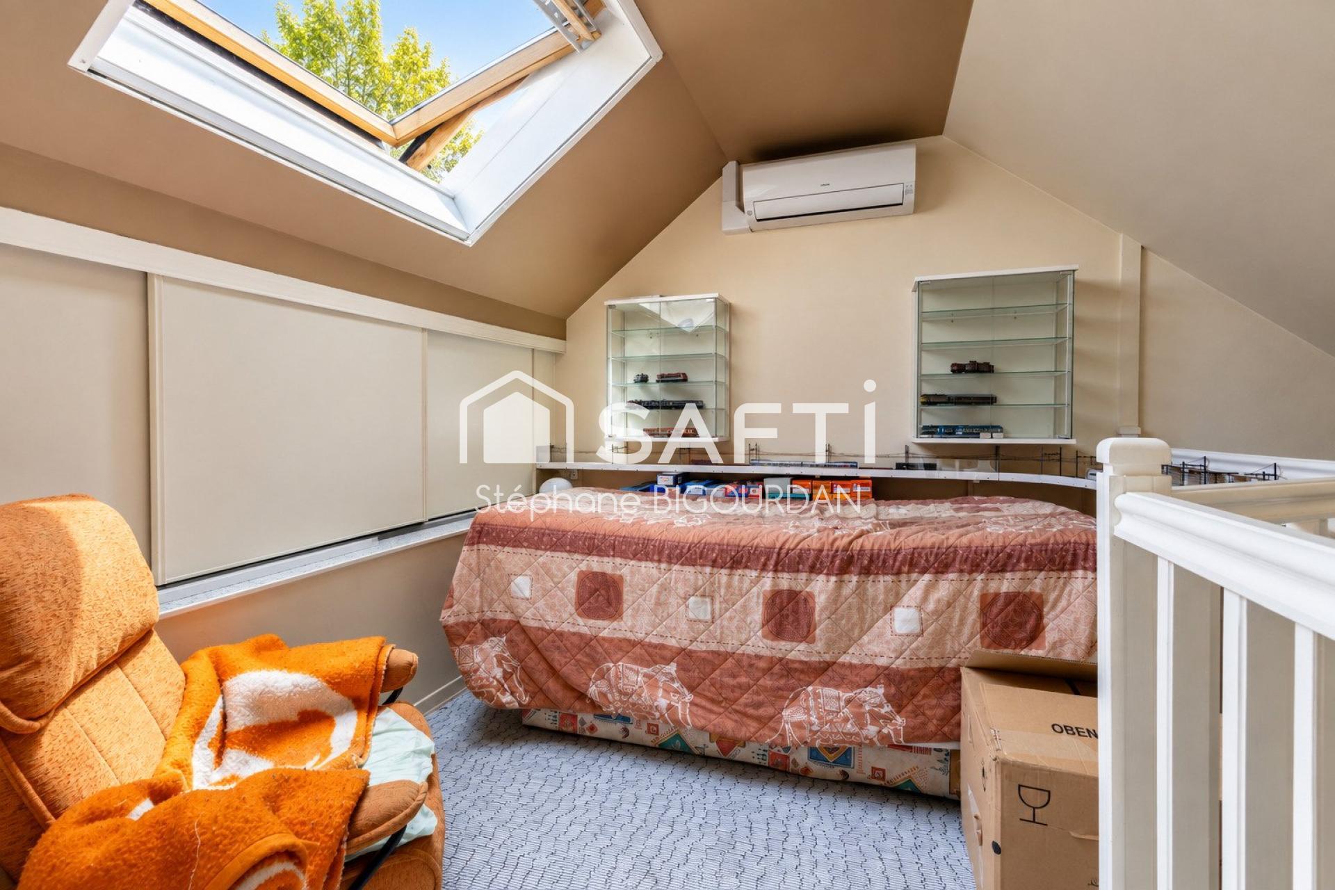 Maison mitoyenne 118m², 3ch + 1, Ecole-Valentin