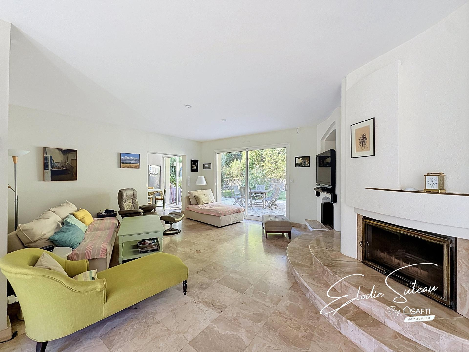 Maison 9 pièces 243 m² · à Avrille · 243 m² · 748 000 €
