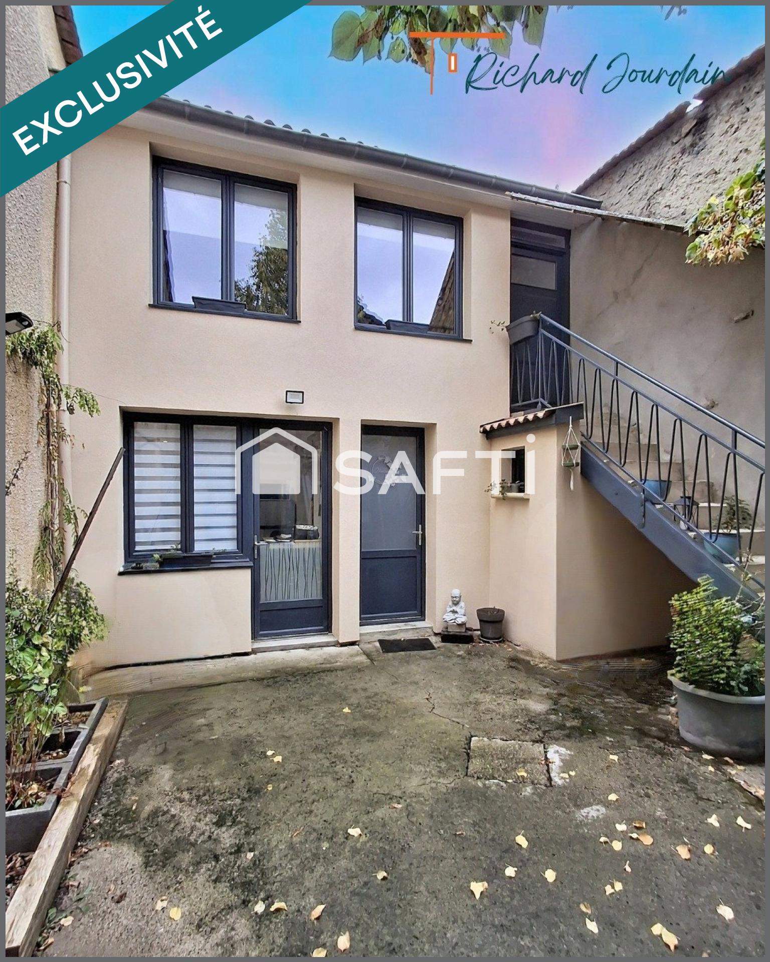 Maison rénovée de 63 m² avec cour intérieure et terrain de 213 m² à Retournac