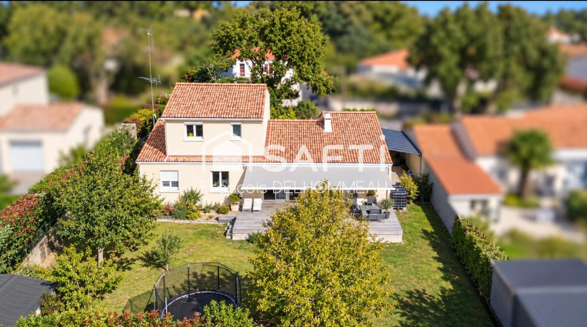 Maison 8 pièces 140 m² · à Dompierre-sur-Yon · 140 m² · 324 000 €