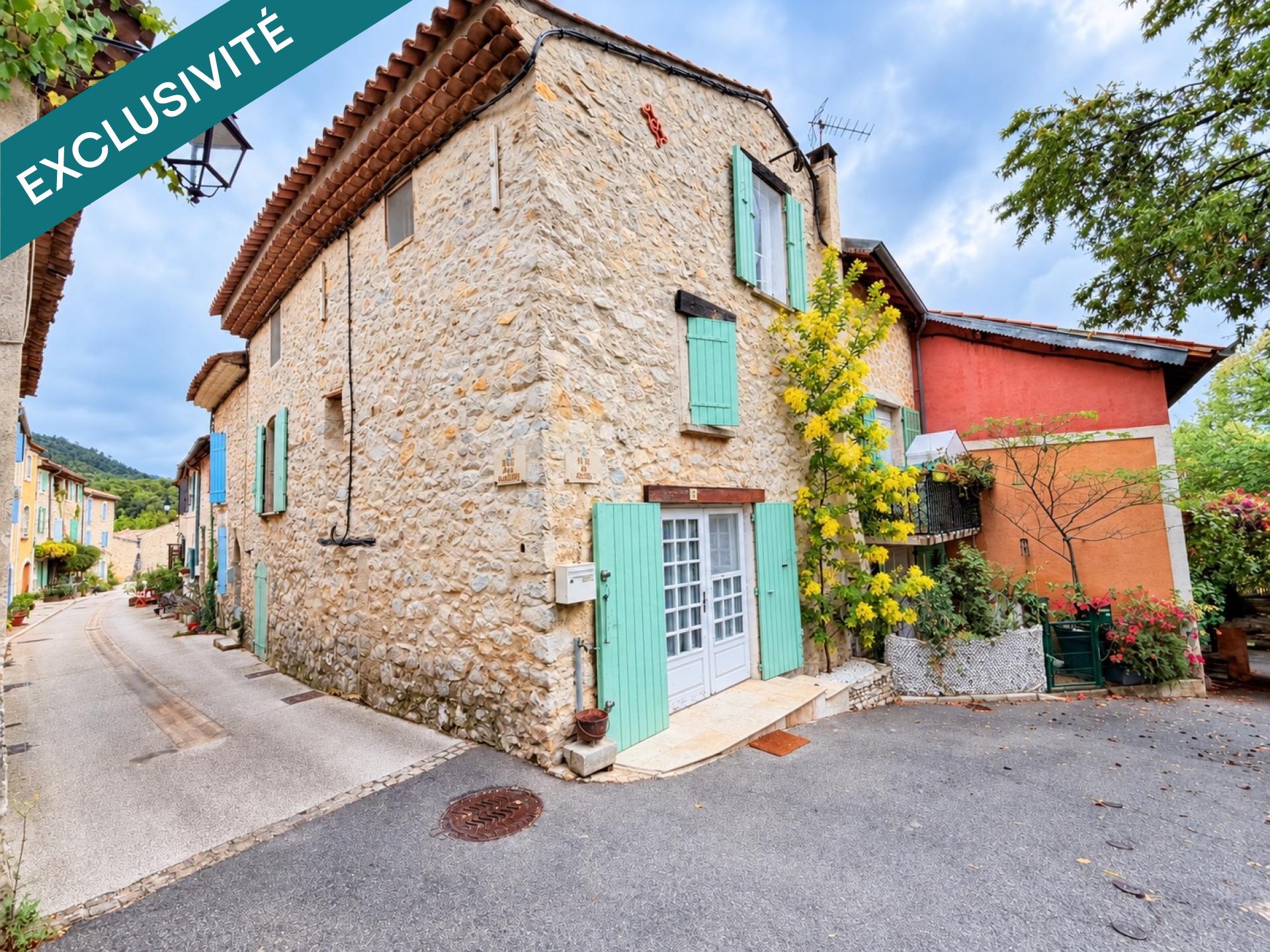 Une maison de village en pierre, un jardin à part… et toute l’âme du Luberon