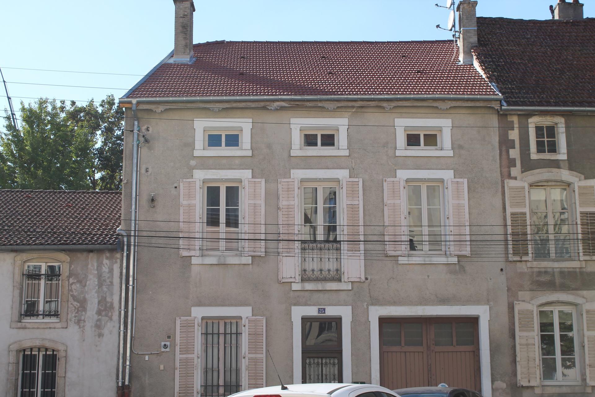 Maison 8 pièces 225 m² · à Neufchâteau · 225 m² · 136 500 €