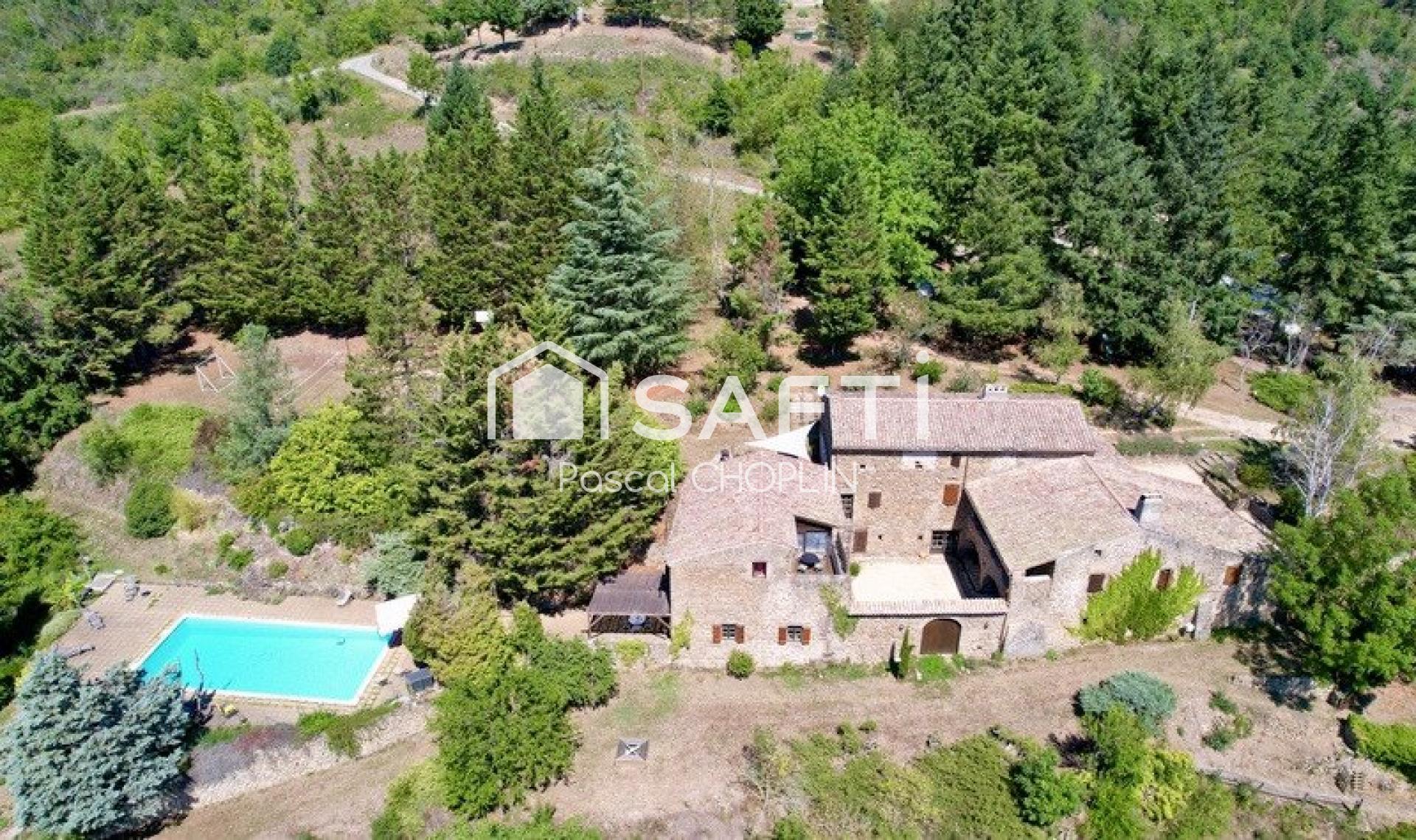Maison 11 pièces 344 m² · à Ardoix · 344 m² · 649 000 €