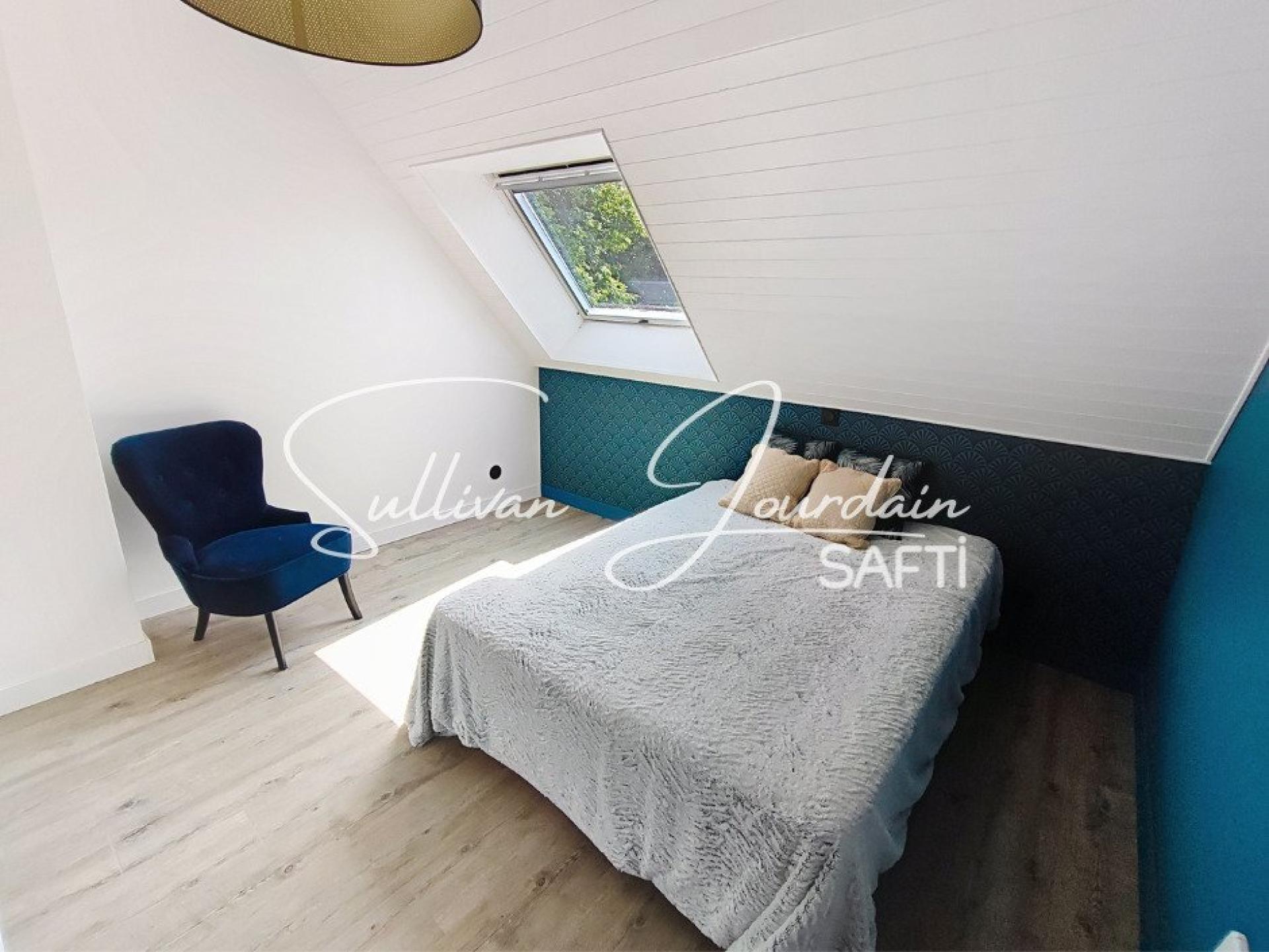 Charmante maison en pierre de 143 m² au calme.