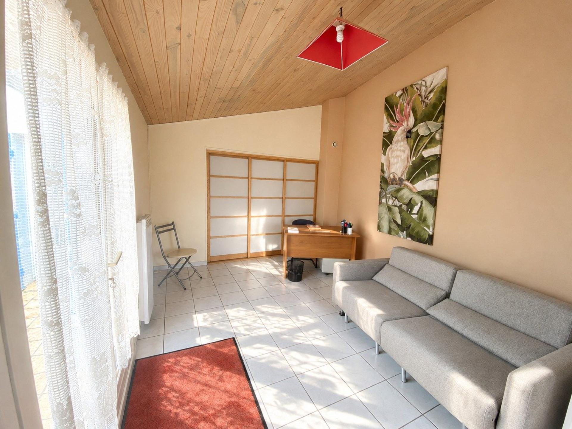 Photo 4 of the listing.