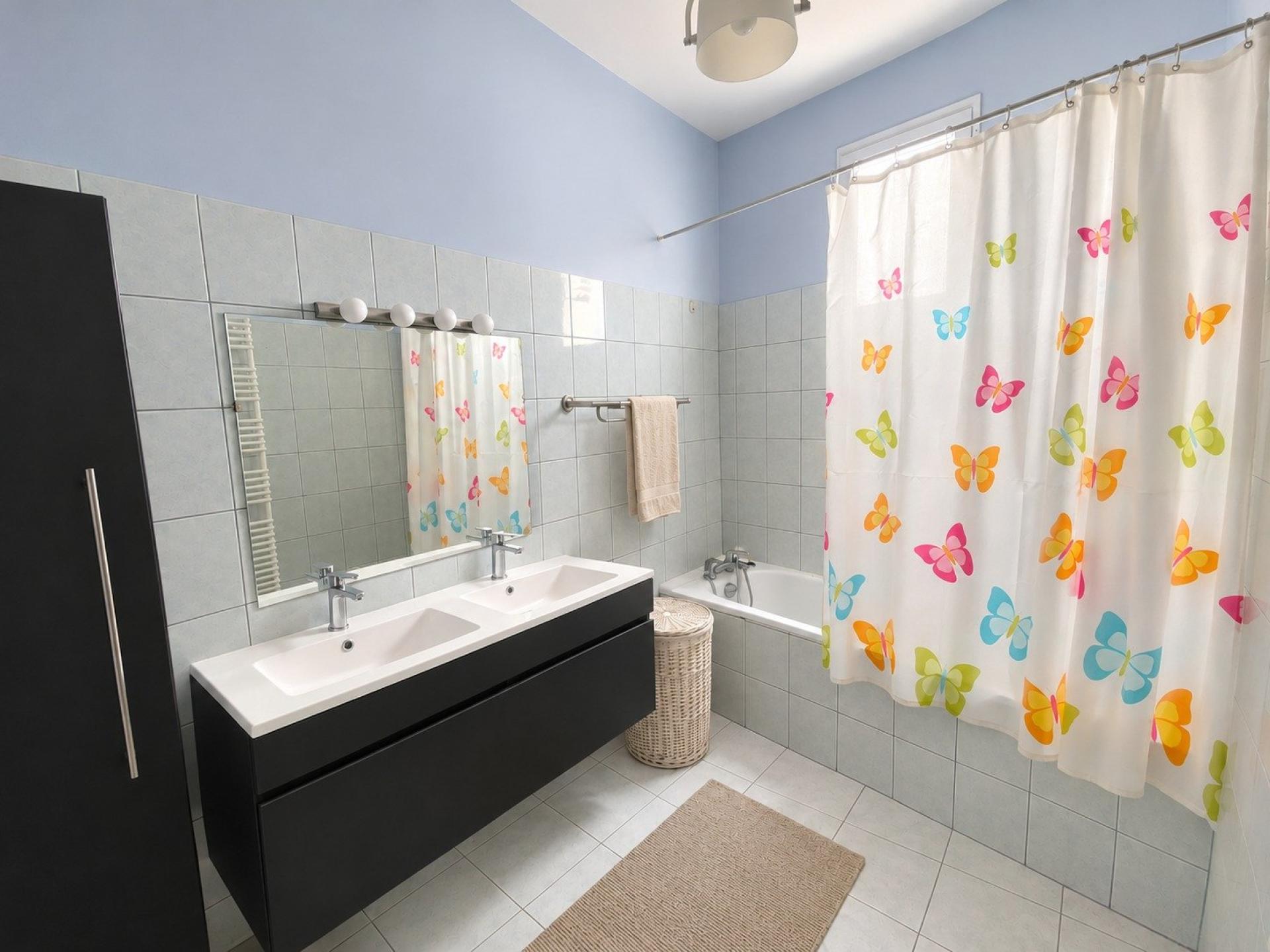 Photo 5 of the listing.