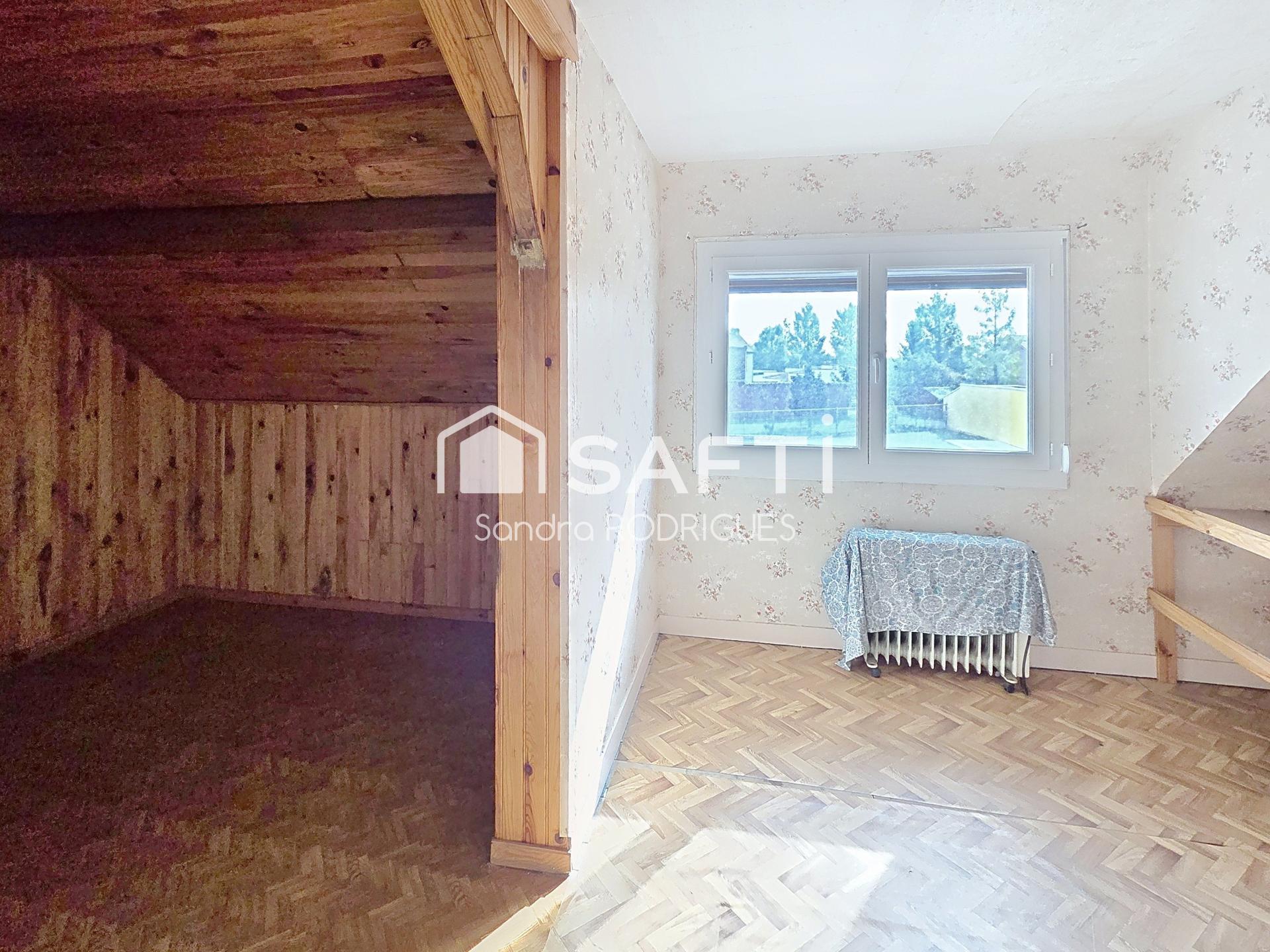 Maison semi mitoyenne 5 pièces avec véranda, jardin et garage, proche de toutes commodités et d'une gare.
