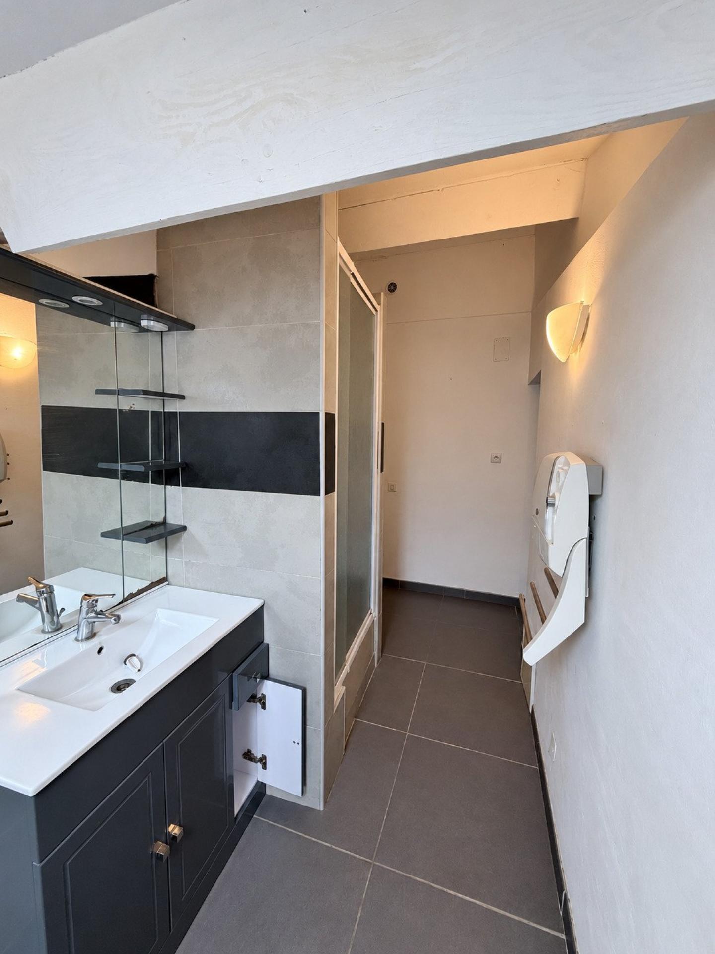 Photo SAFTI — Maison 4 pièces, 104 m² à Saint Etienne Les Orgues 4