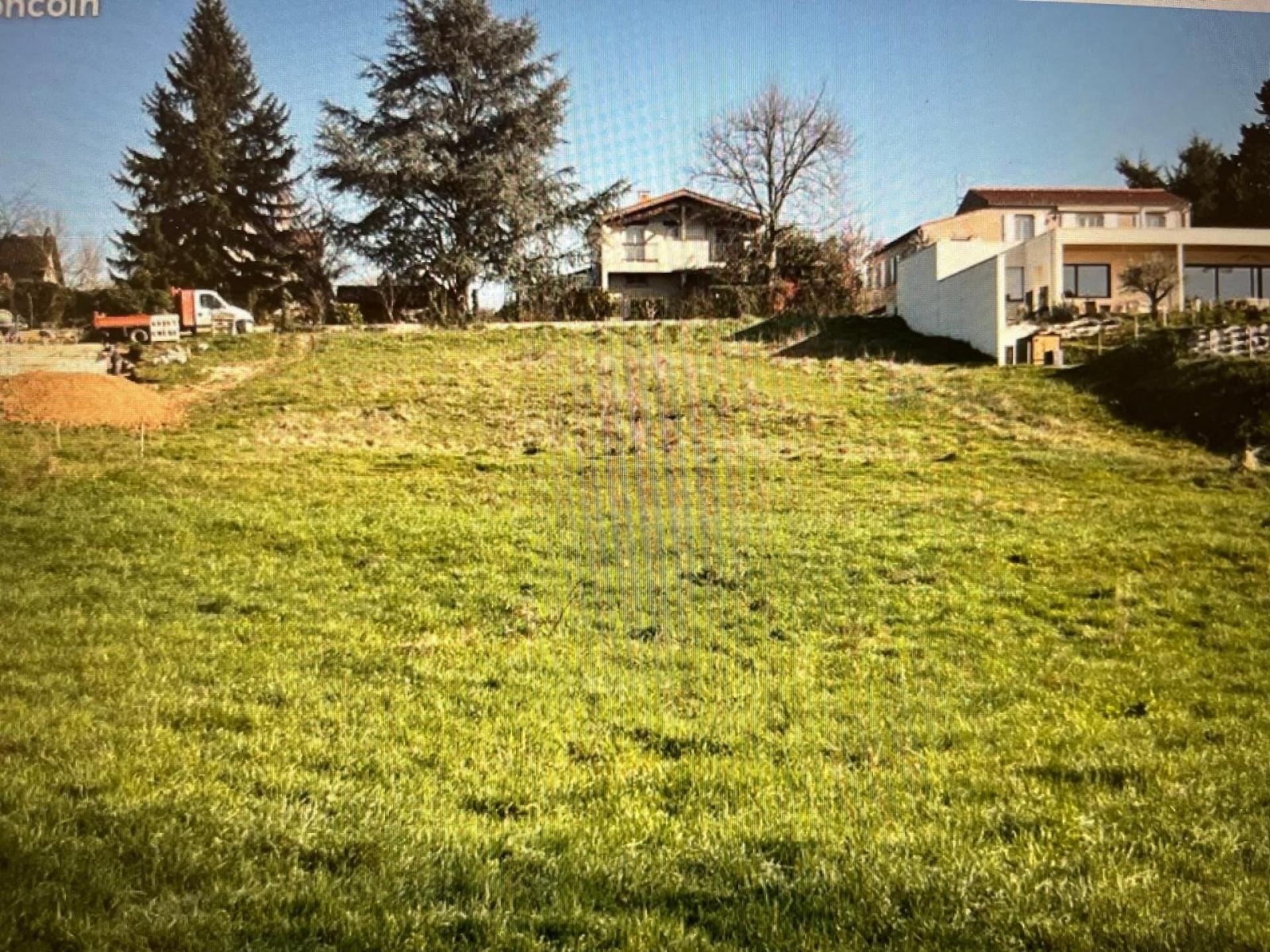 Terrain 1139 m² · à Pradines · 61 000 €