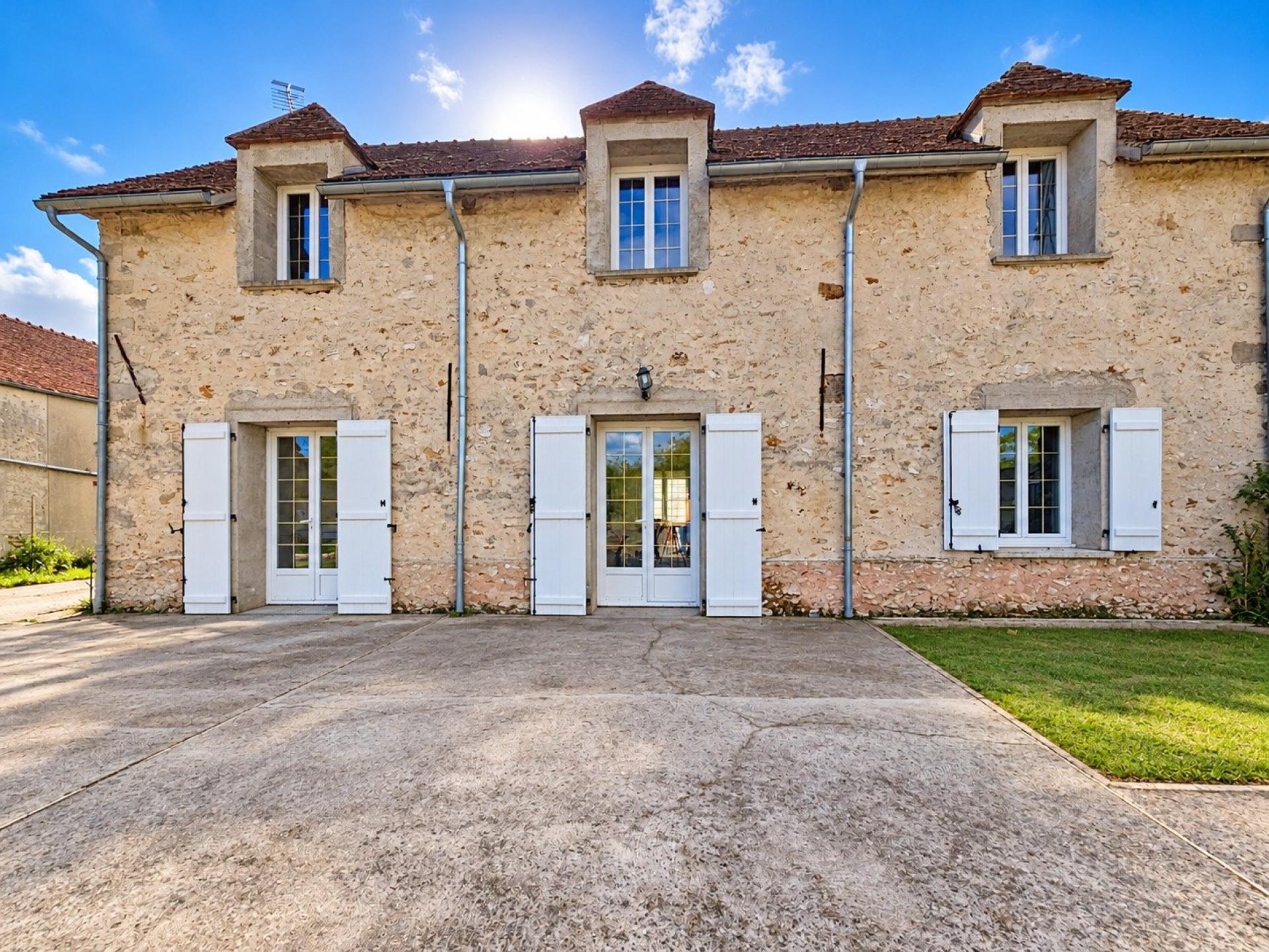 Maison 7 pièces 164 m² · à Augers-en-Brie · 164 m² · 249 000 €