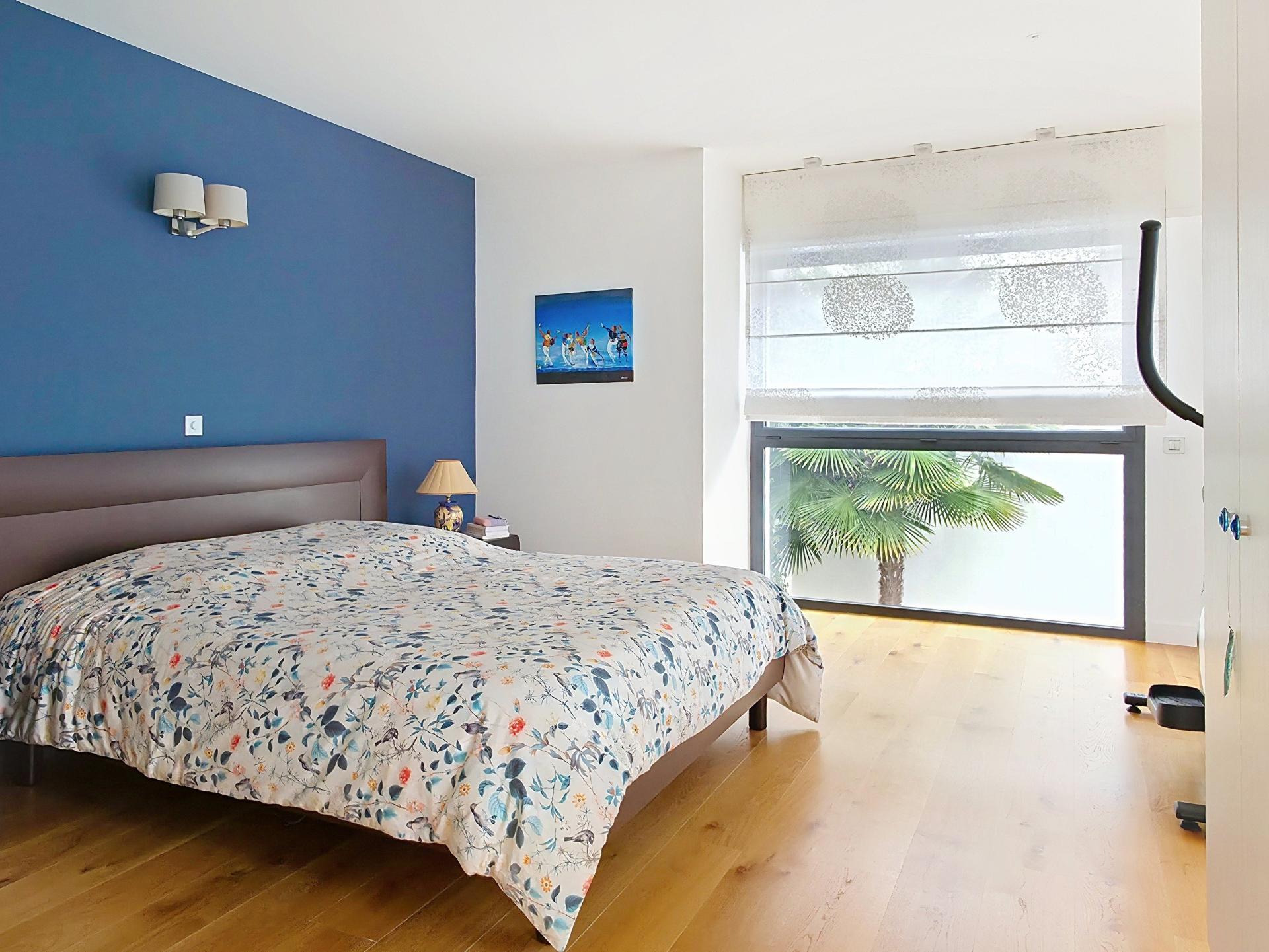 Photo 8 of the listing.