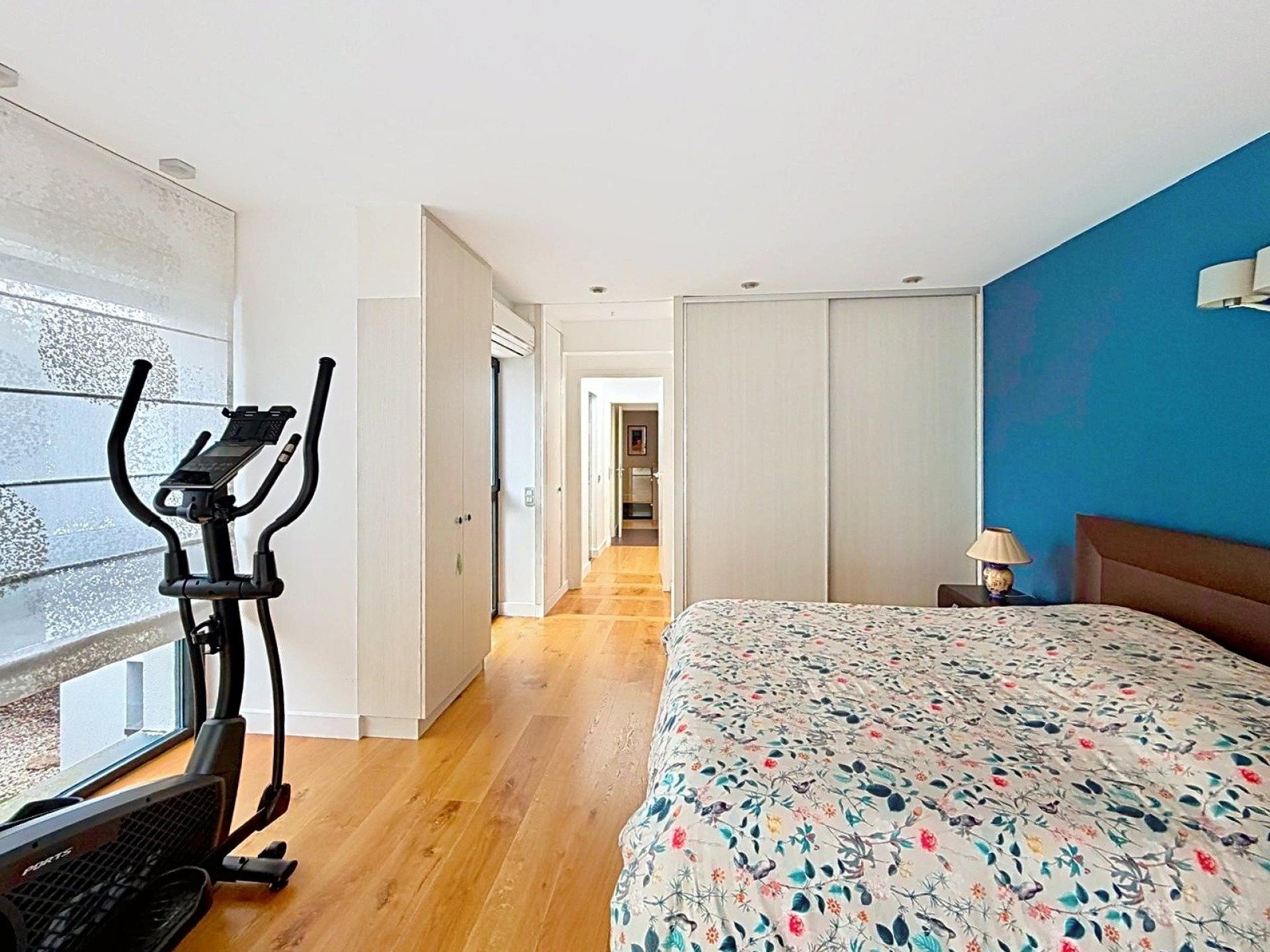 Photo 9 of the listing.