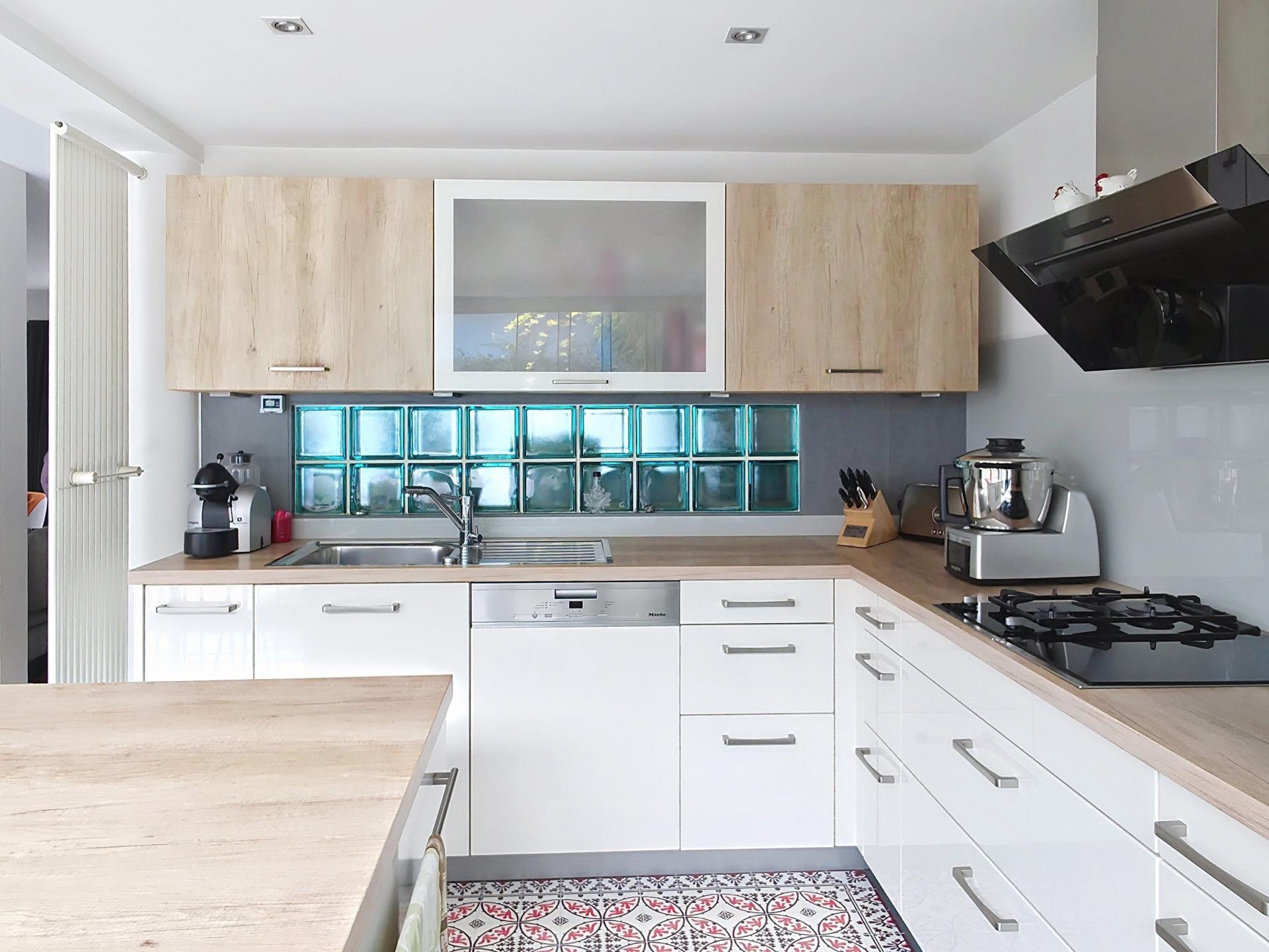 Photo 6 of the listing.